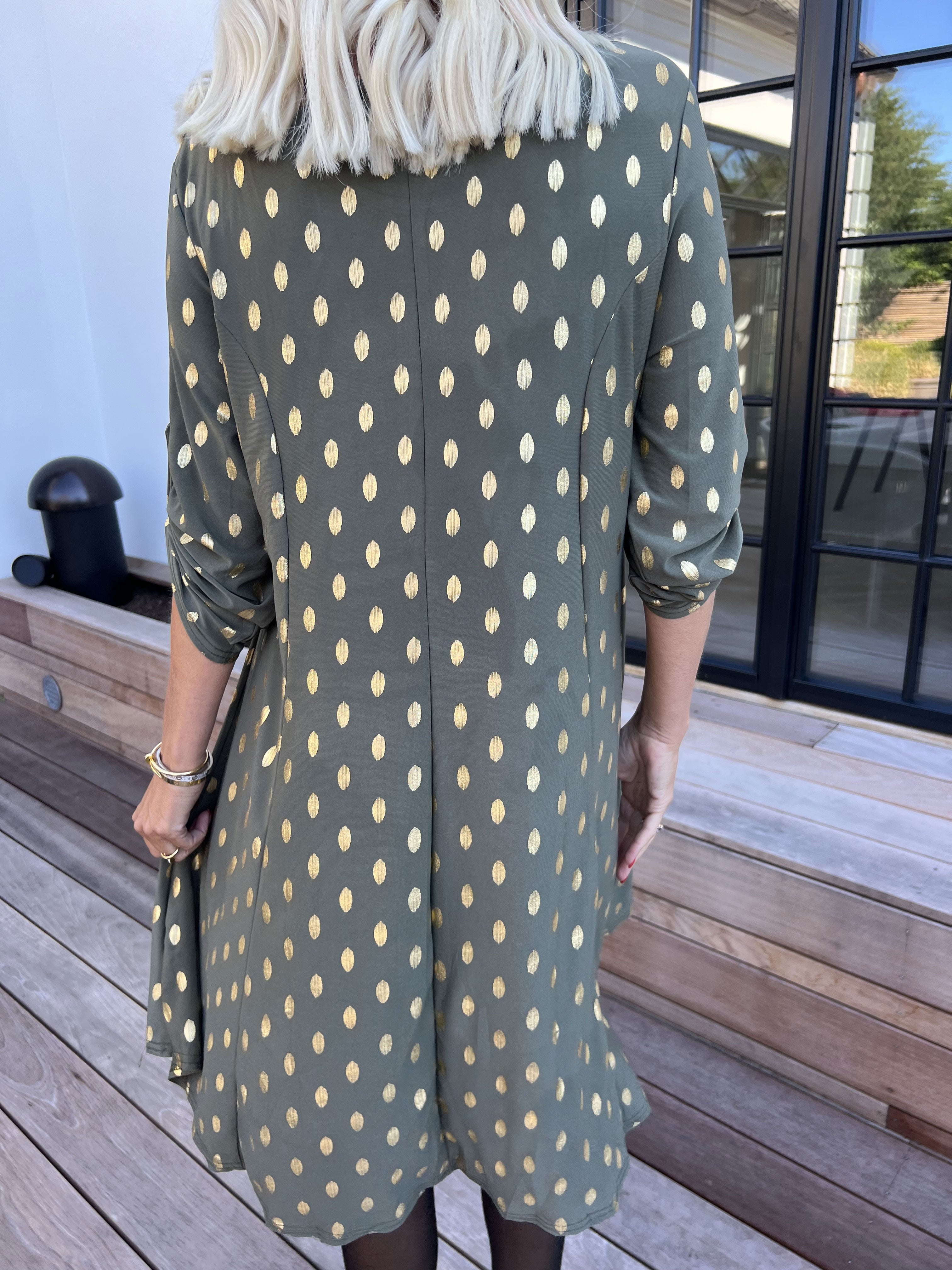 Marlene Gold - Enfärgad elastisk A-linjeformad klänning med guldprickar