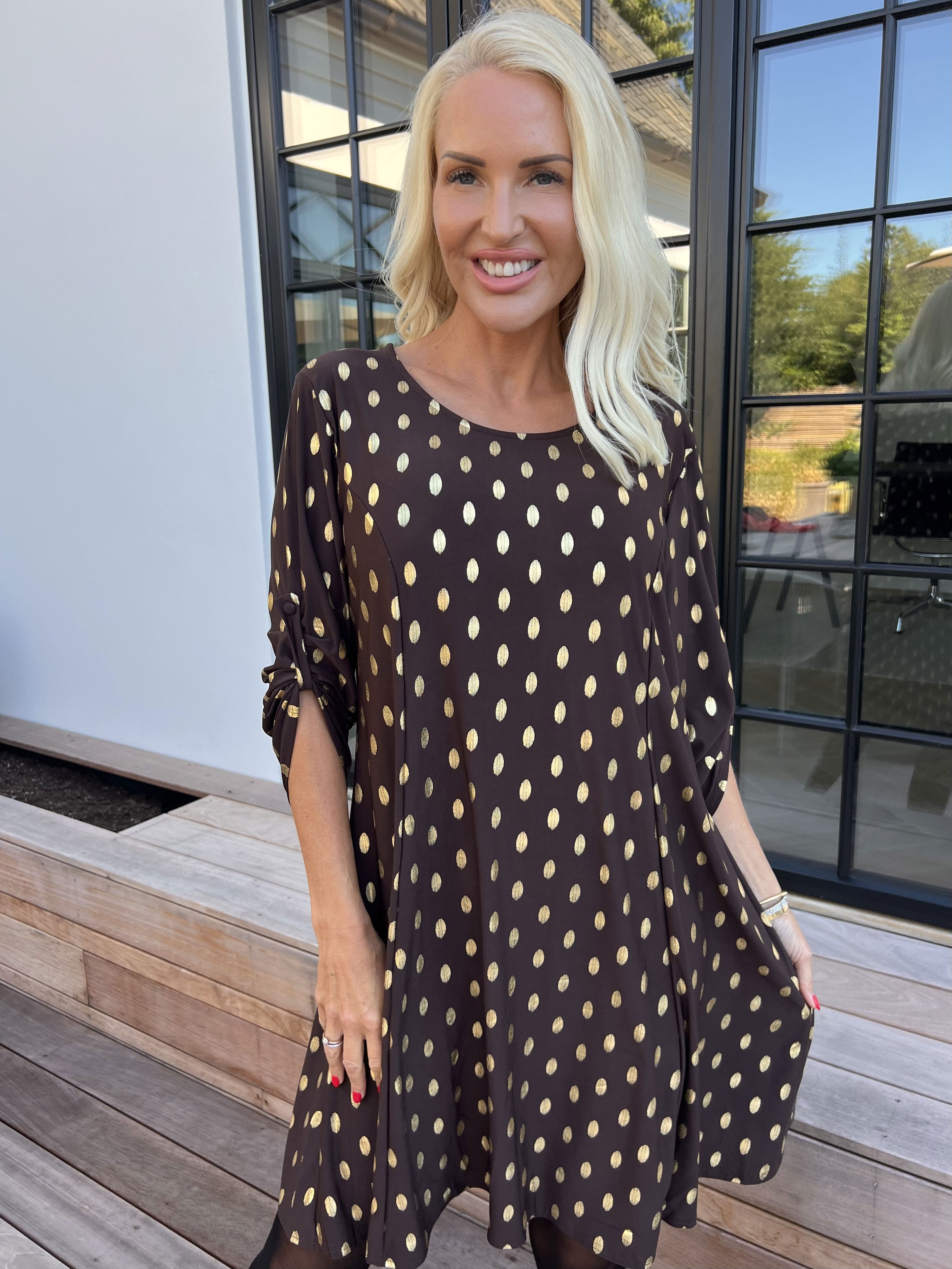 Marlene Gold - Enfärgad elastisk a-linjeformad klänning med guldprickar