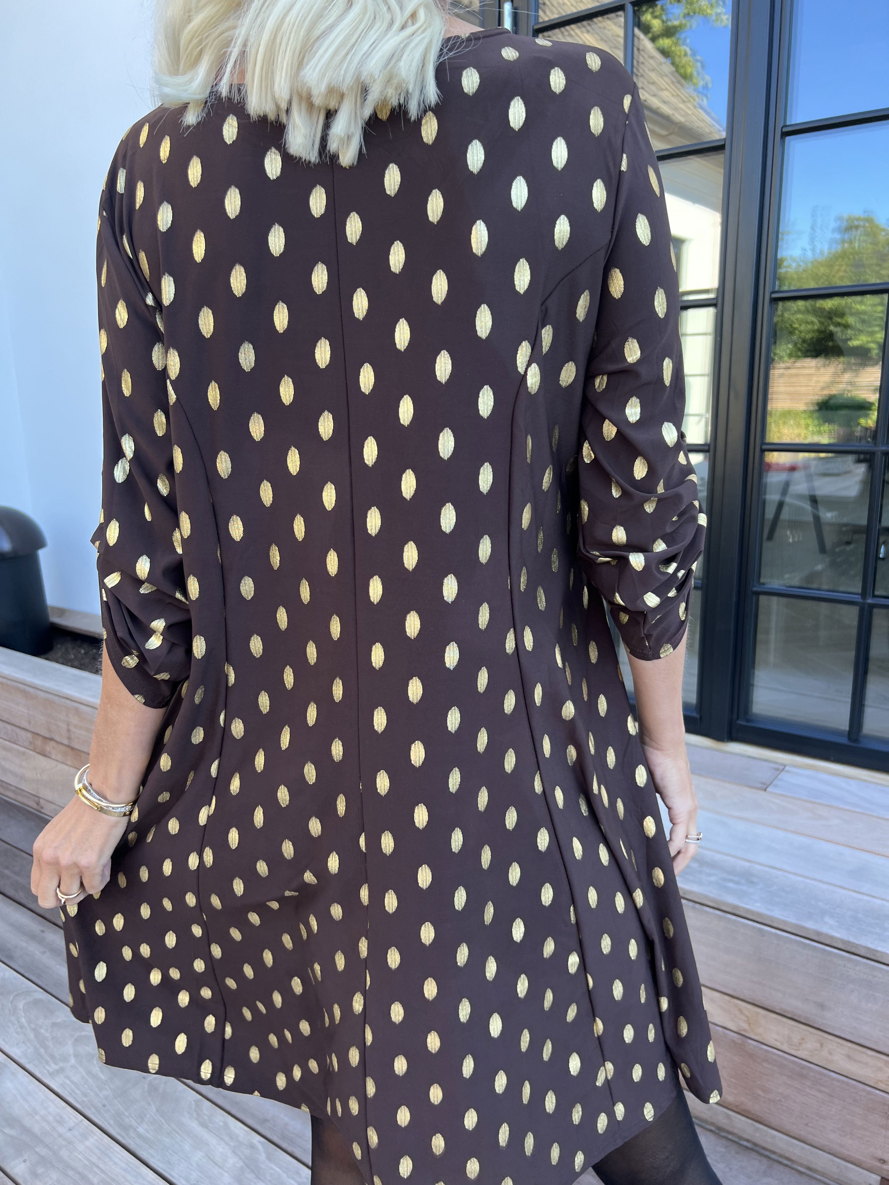 Marlene Gold - Enfärgad elastisk A-linjeformad klänning med guldprickar