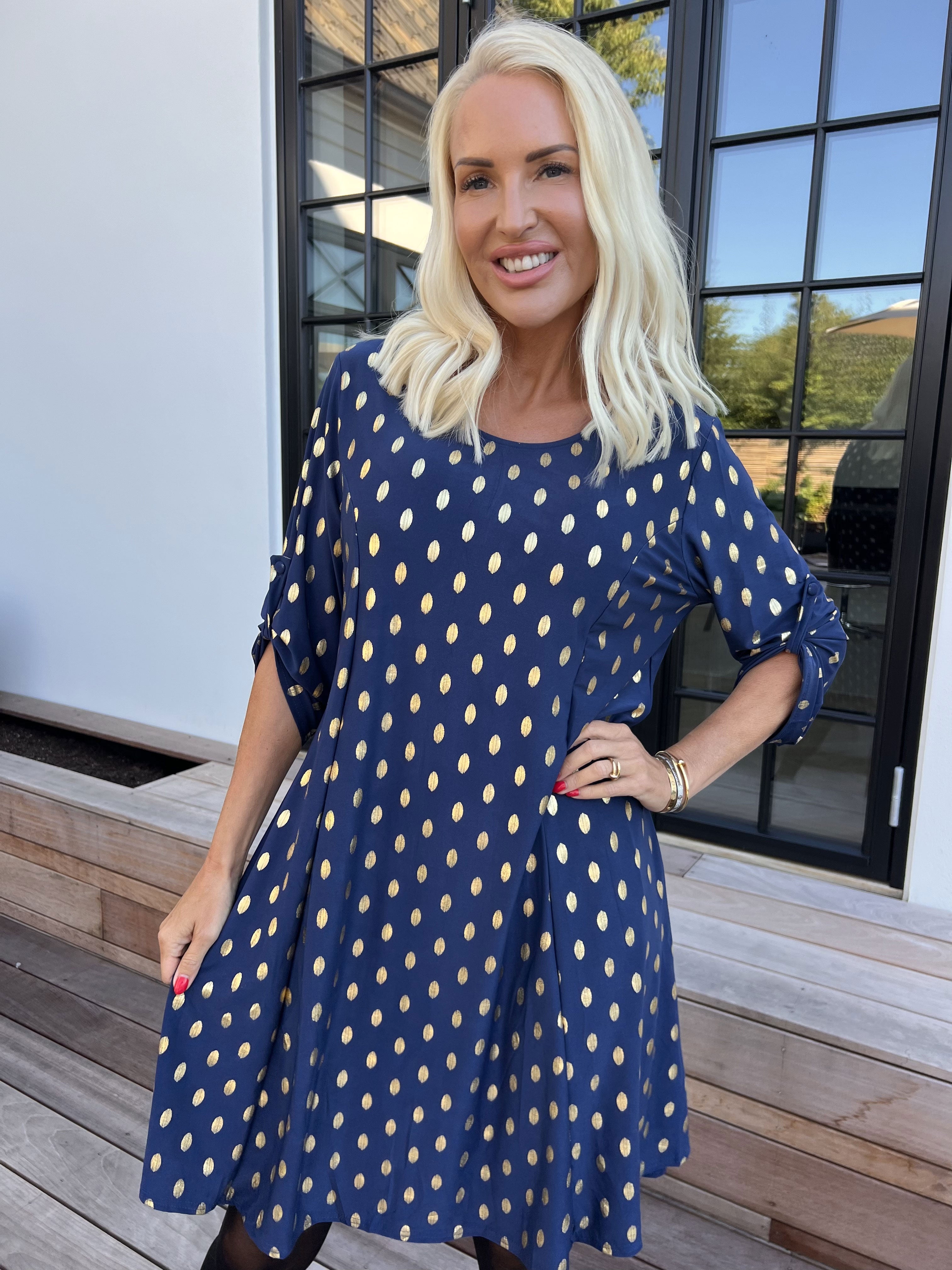 Marlene Gold - Enfärgad elastisk a-linjeformad klänning med guldprickar