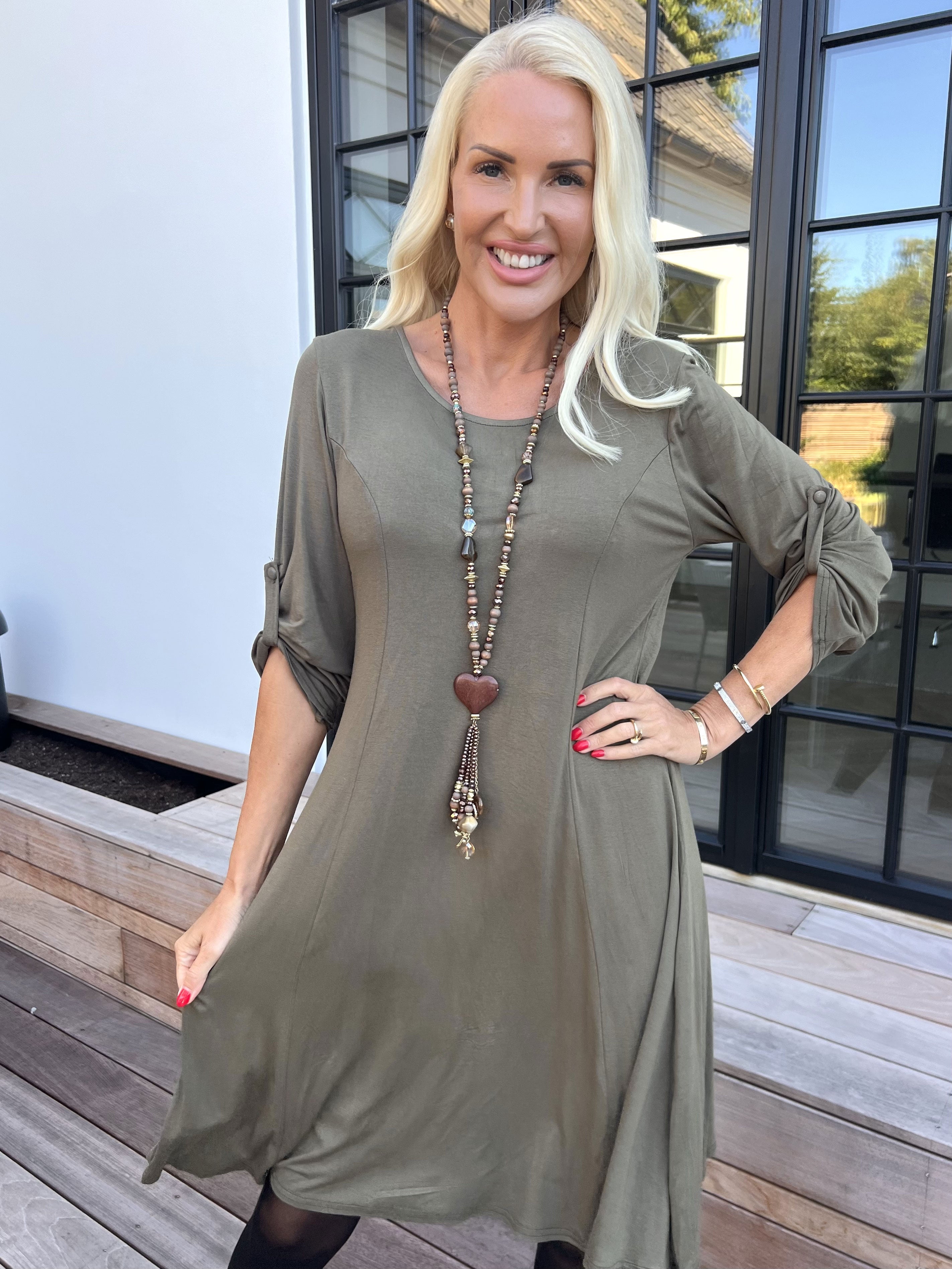 Marlene Plain - Enfärgad a-linjeformad klänning i viskos