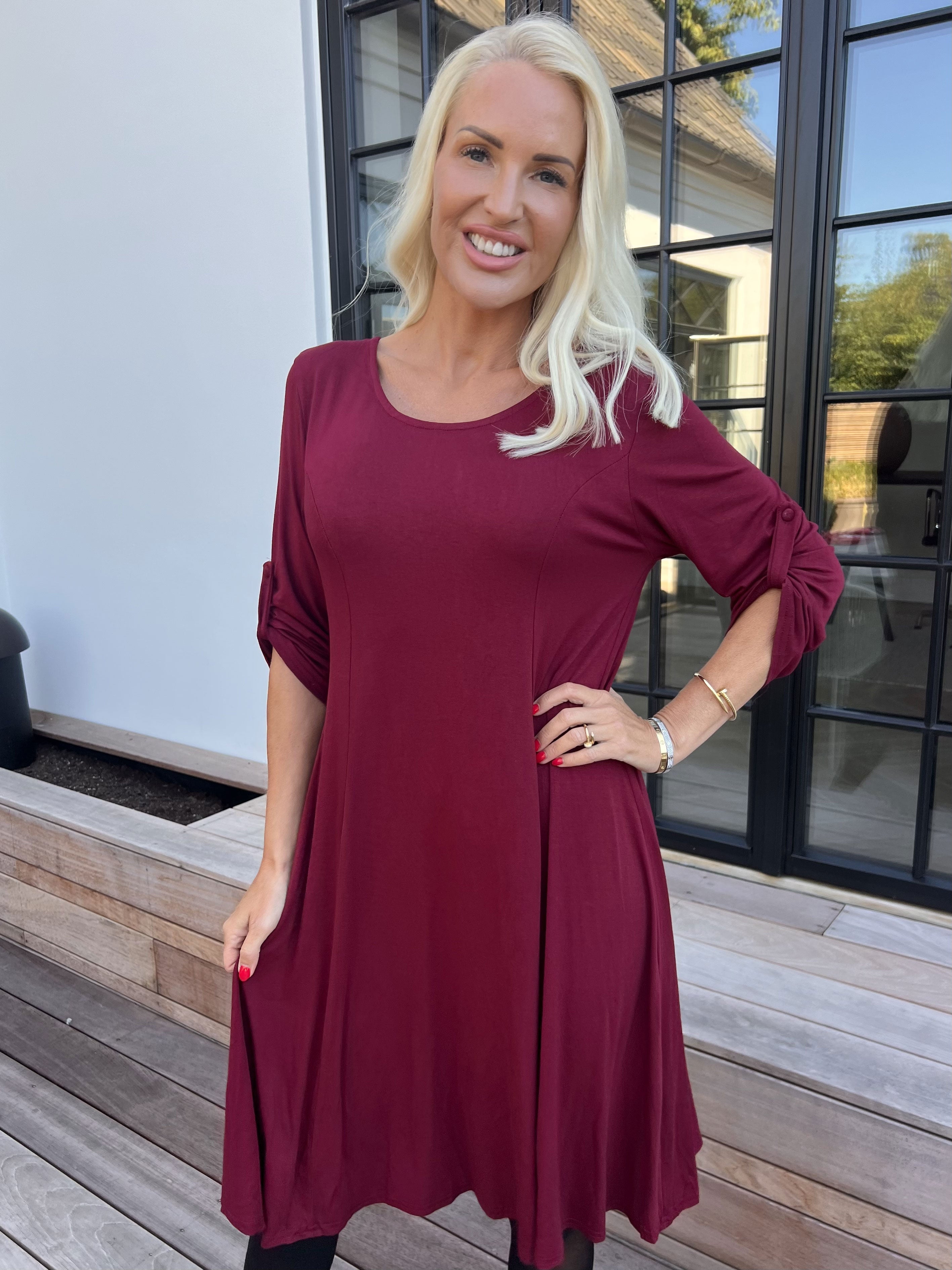 Marlene Plain - Enfärgad a-linjeformad klänning i viskos