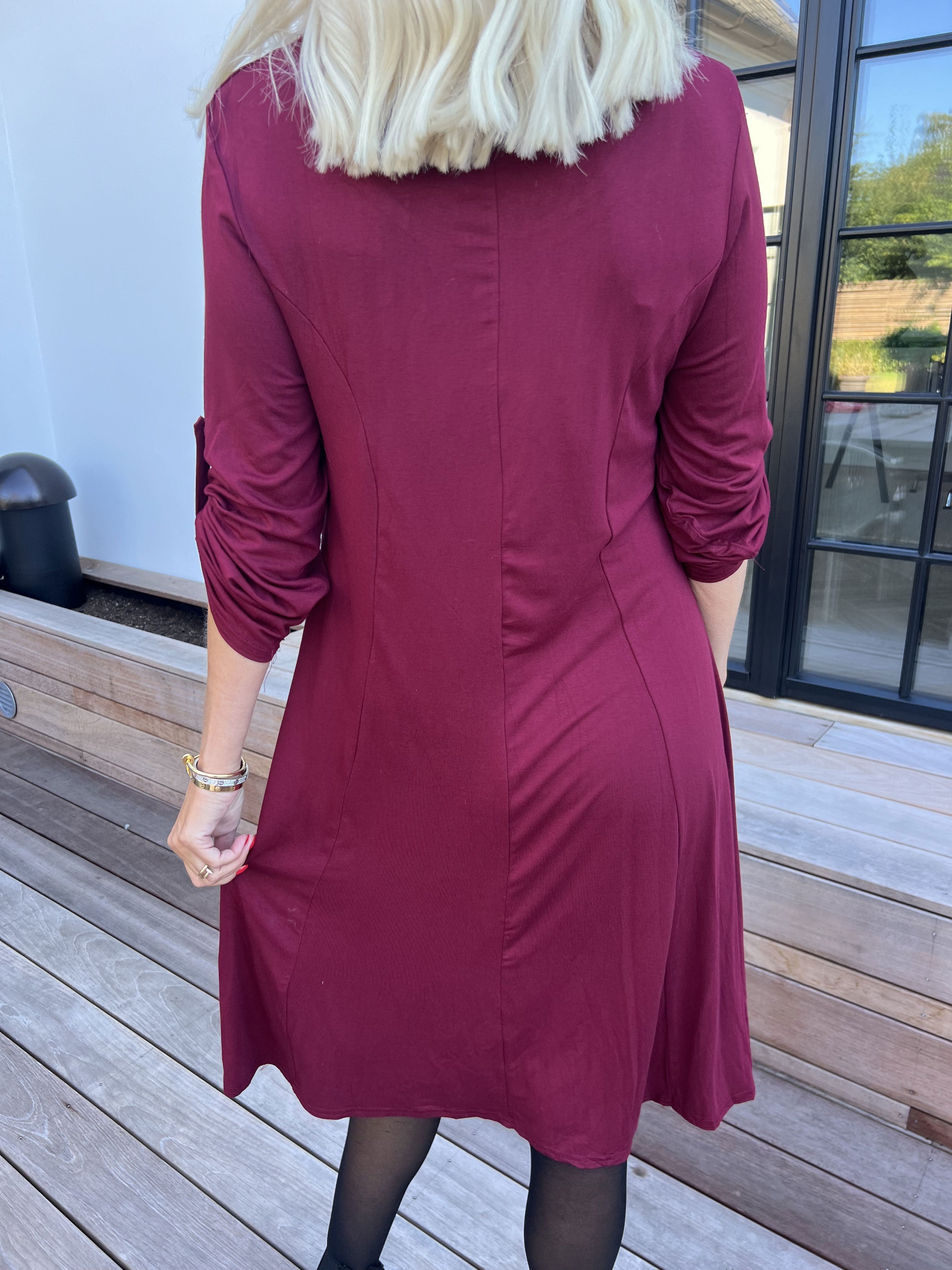 Marlene Plain - Enfärgad A-linjeformad klänning i viskos