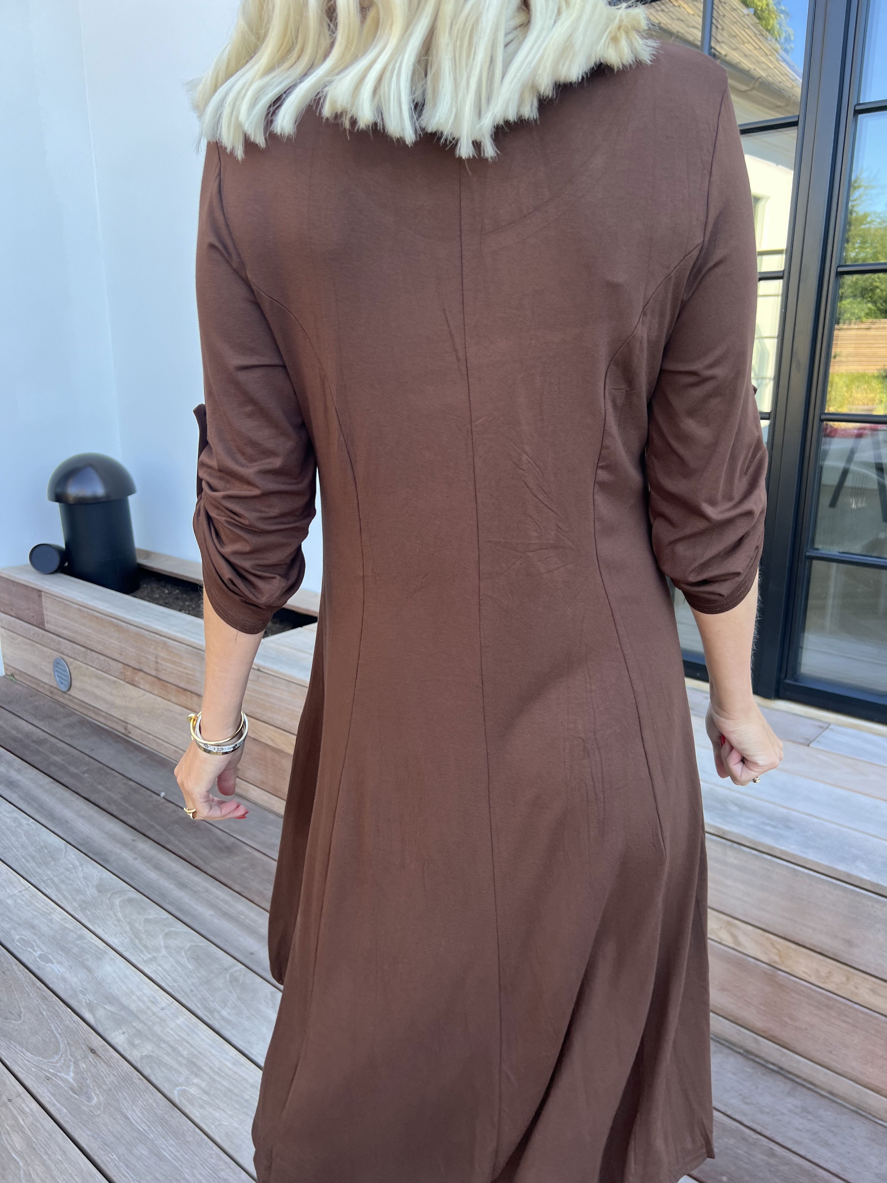 Marlene Plain - Enfärgad A-linjeformad klänning i viskos