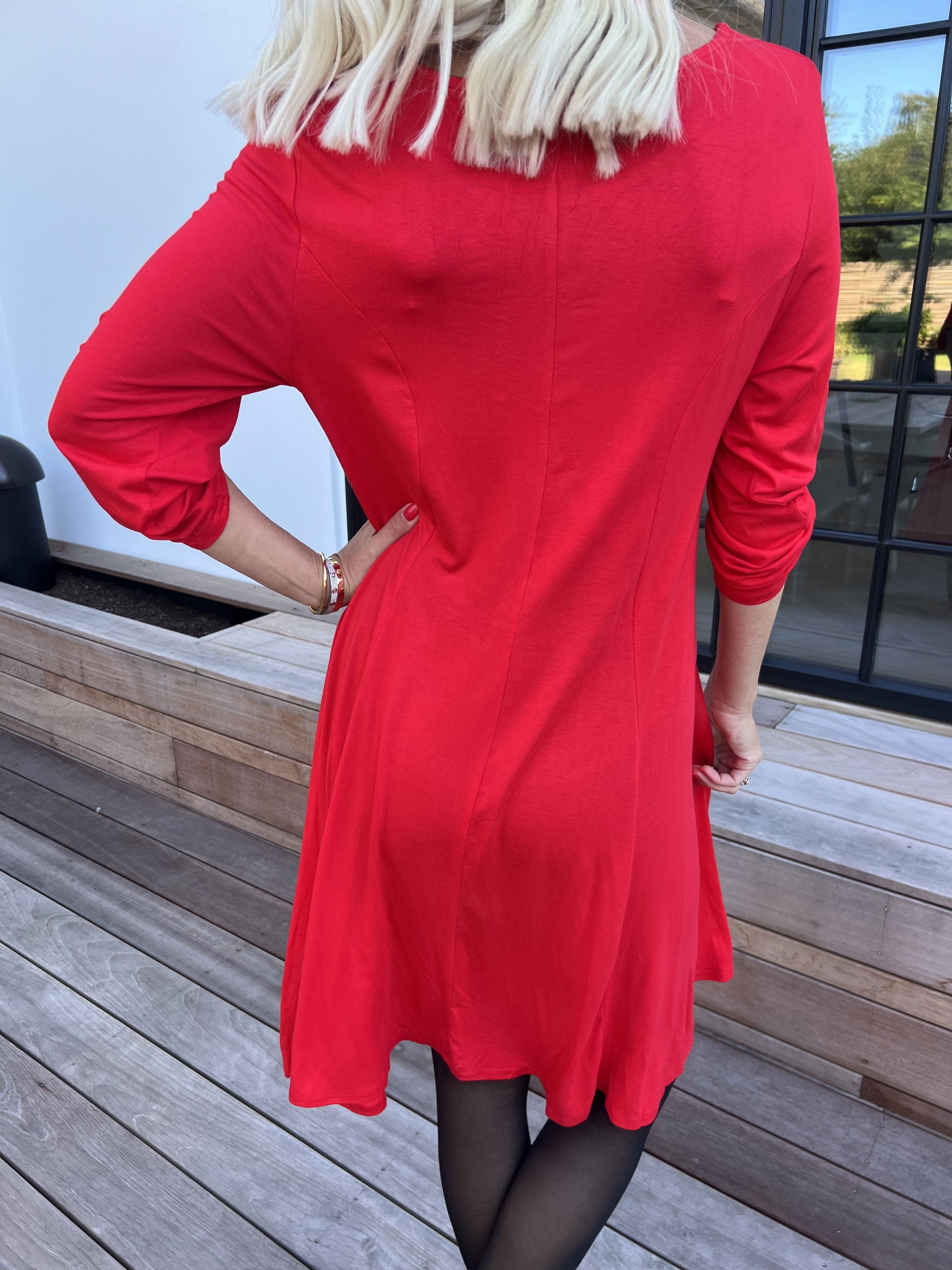 Marlene Plain - Enfärgad A-linjeformad klänning i viskos