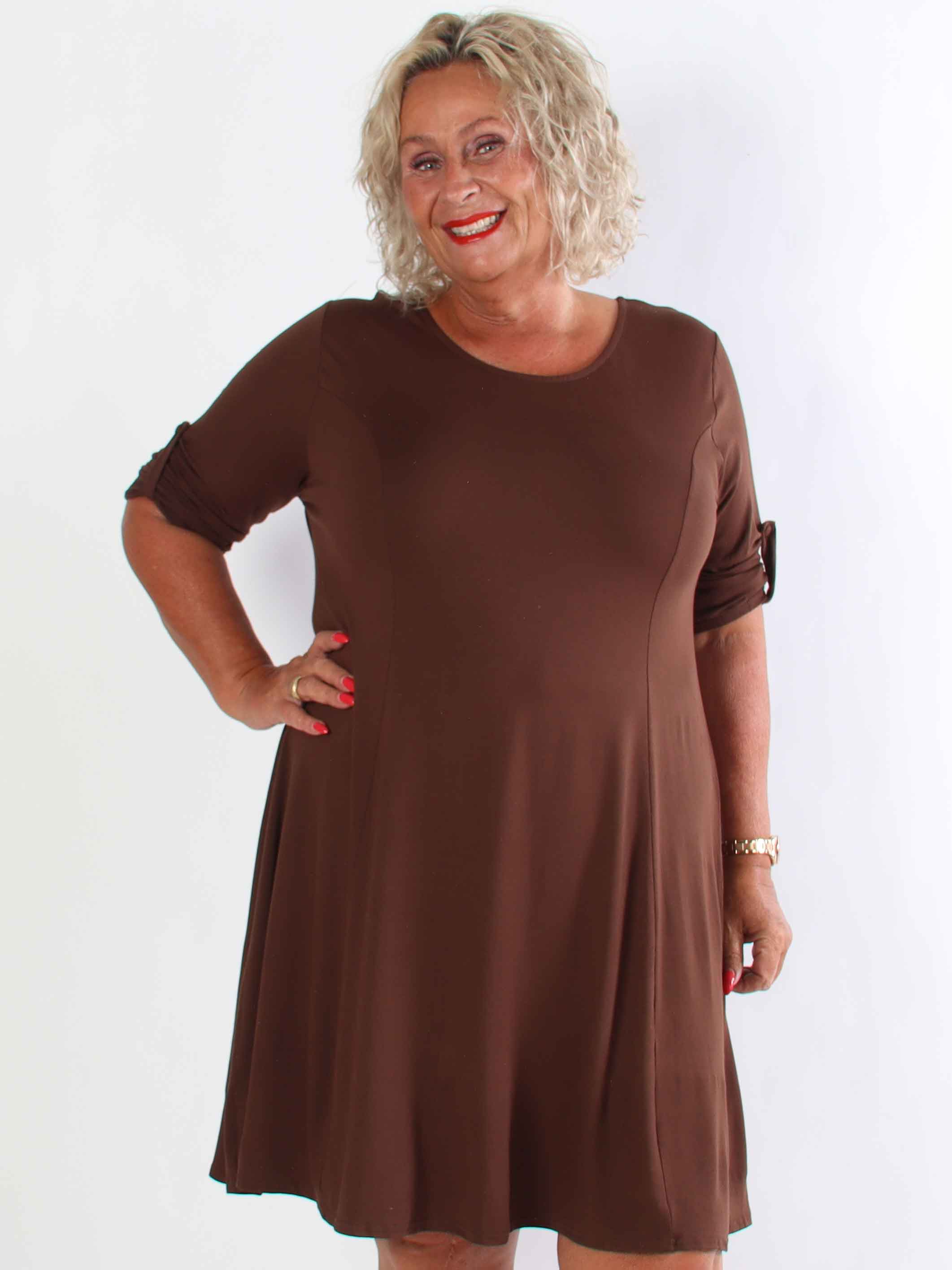 Marlene Plain - Enfärgad A-linjeformad klänning i viskos