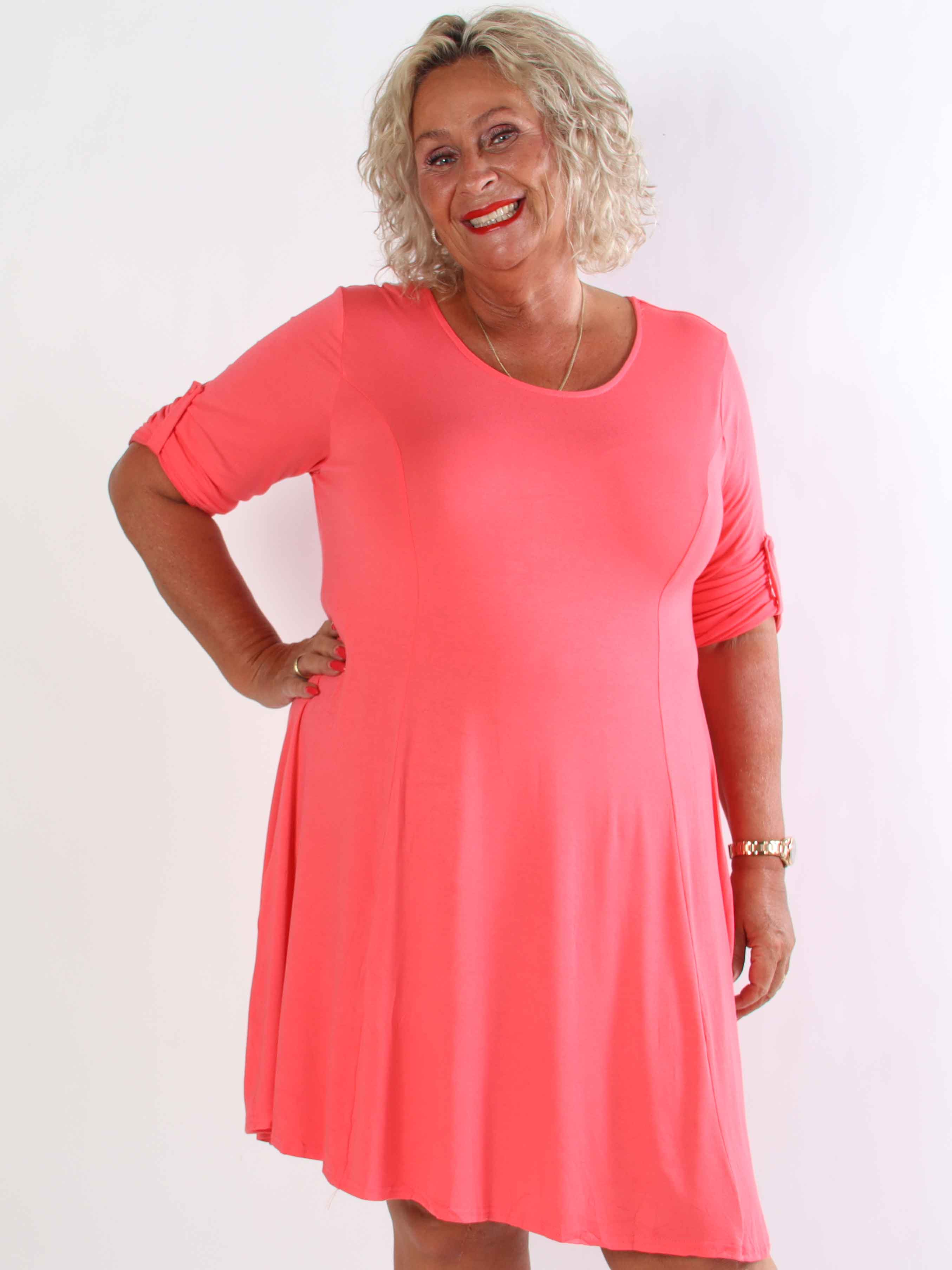 Marlene Plain - Enfärgad A-linjeformad klänning i viskos