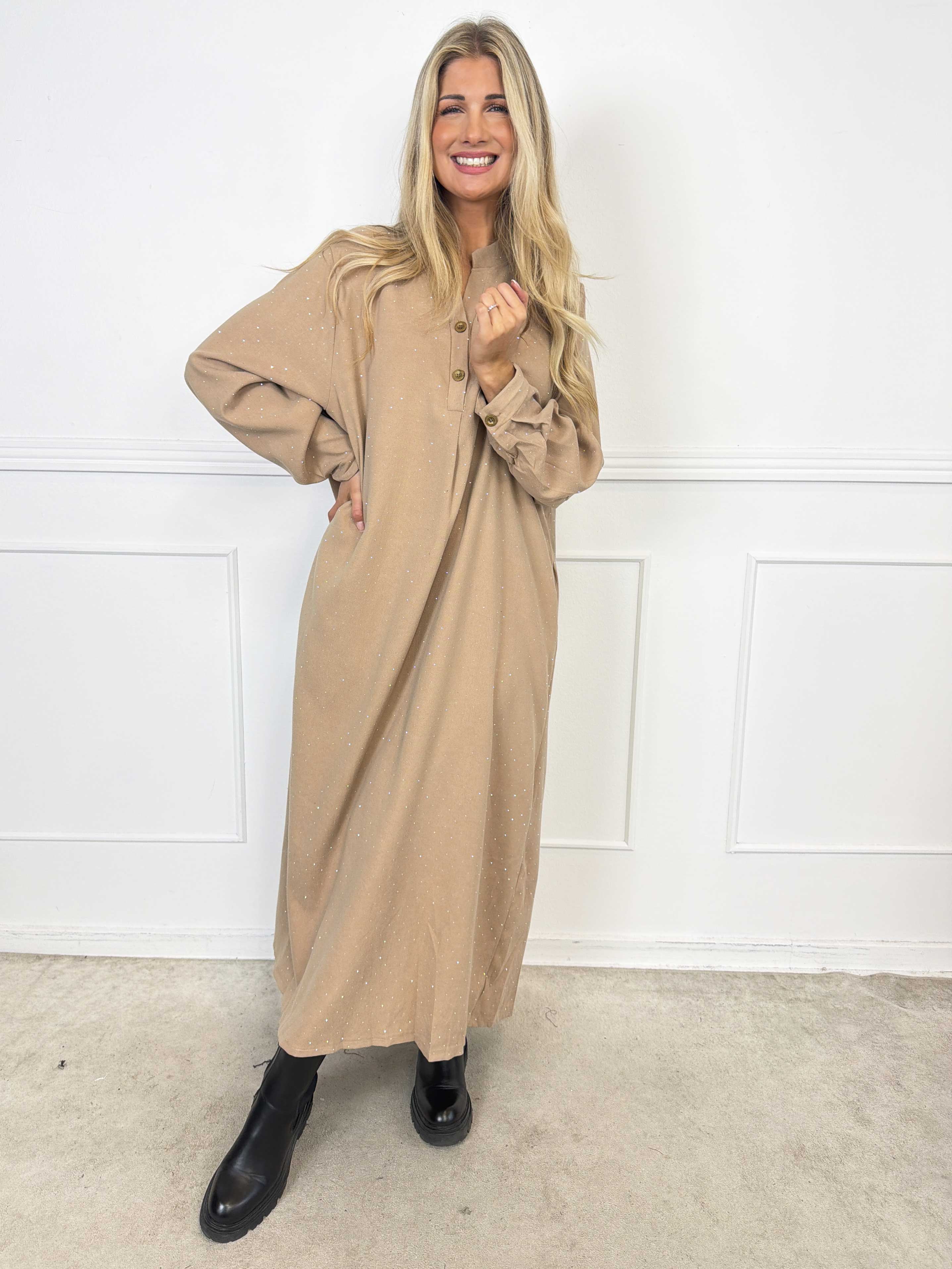 Margaux - Lång och elegant klänning i mjuk babysammet med fina, glittrande strass