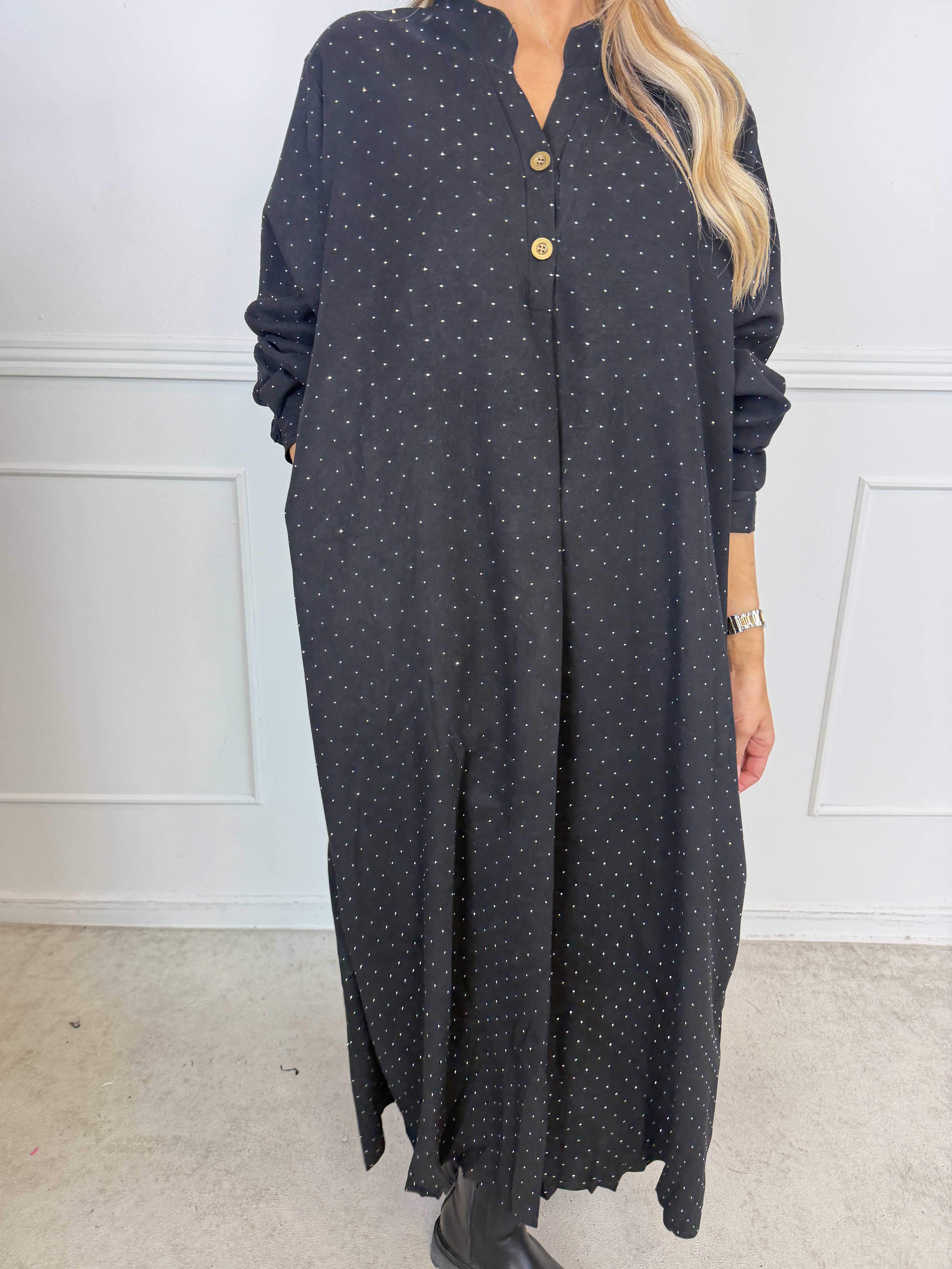 Margaux - Lång och elegant klänning i mjuk babysammet med fina, glittrande strass