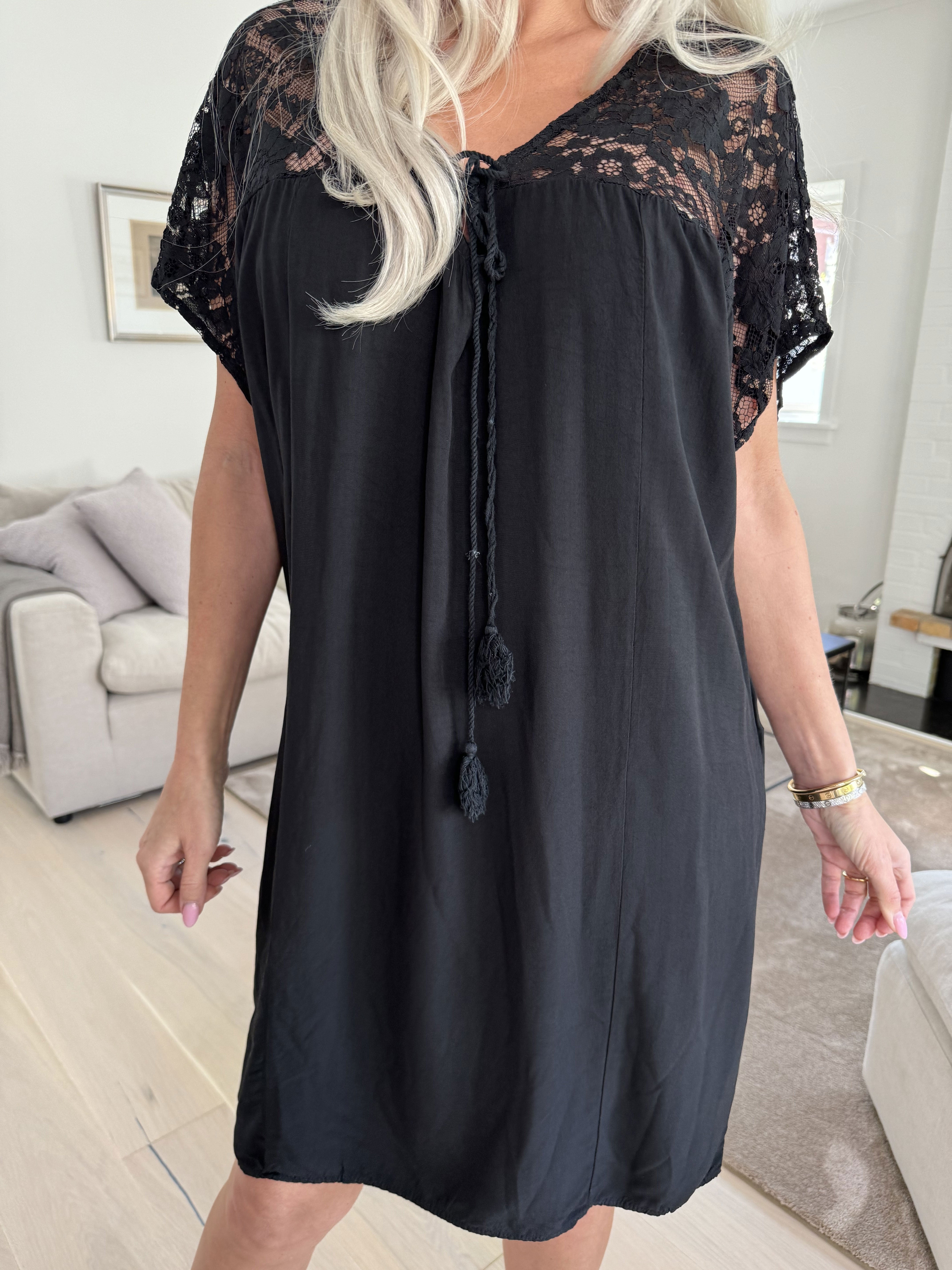 Martina - Söt klänning med spetstopp