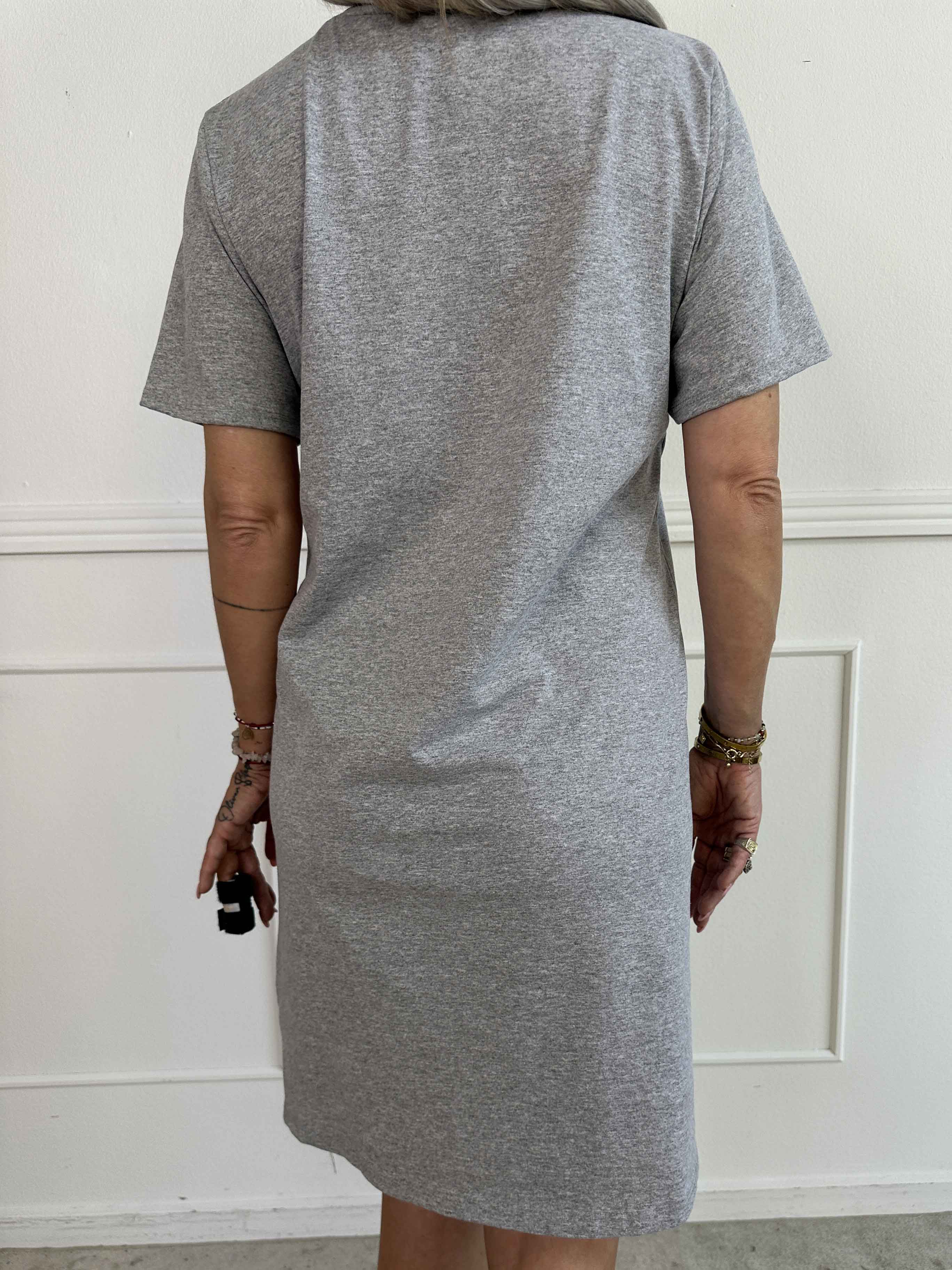 Matilda - T-shirt klänning i bomull med Ibiza skrivet