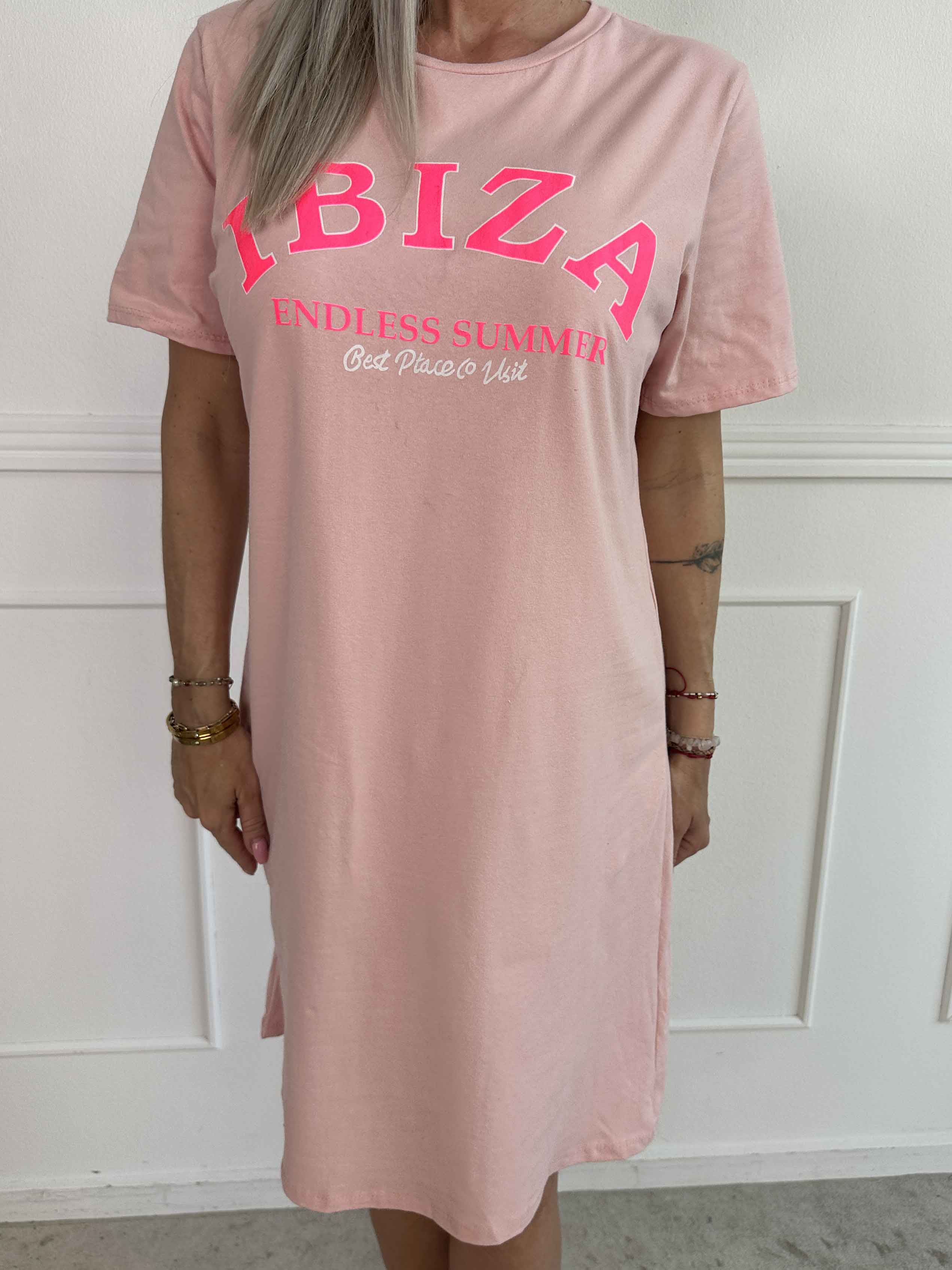 Matilda - T-shirt klänning i bomull med Ibiza skrivet