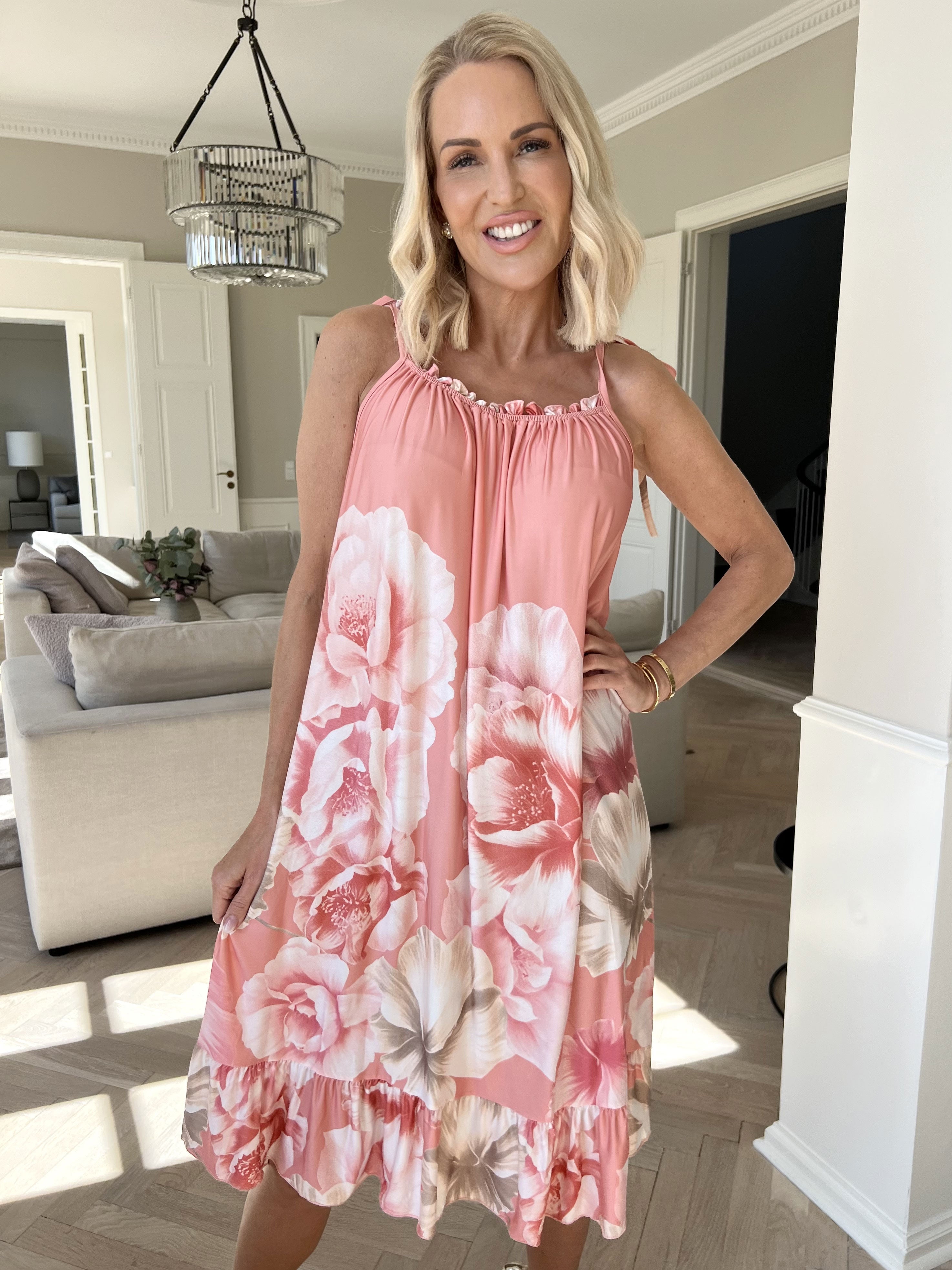 Maya Short - Sommarklänning med elastisk axelband med blommönster