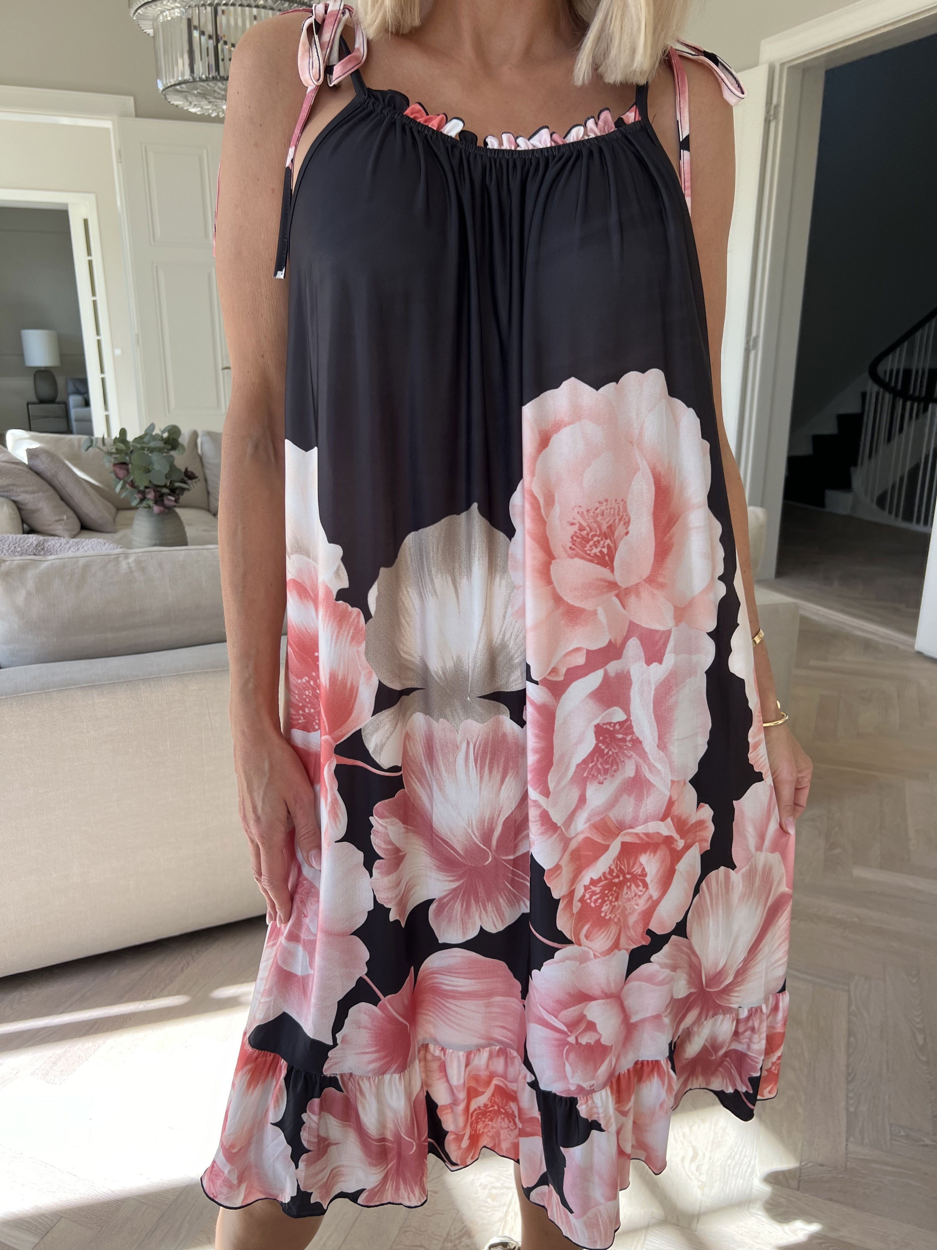 Maya Short - Sommarklänning med elastisk axelband med blommönster