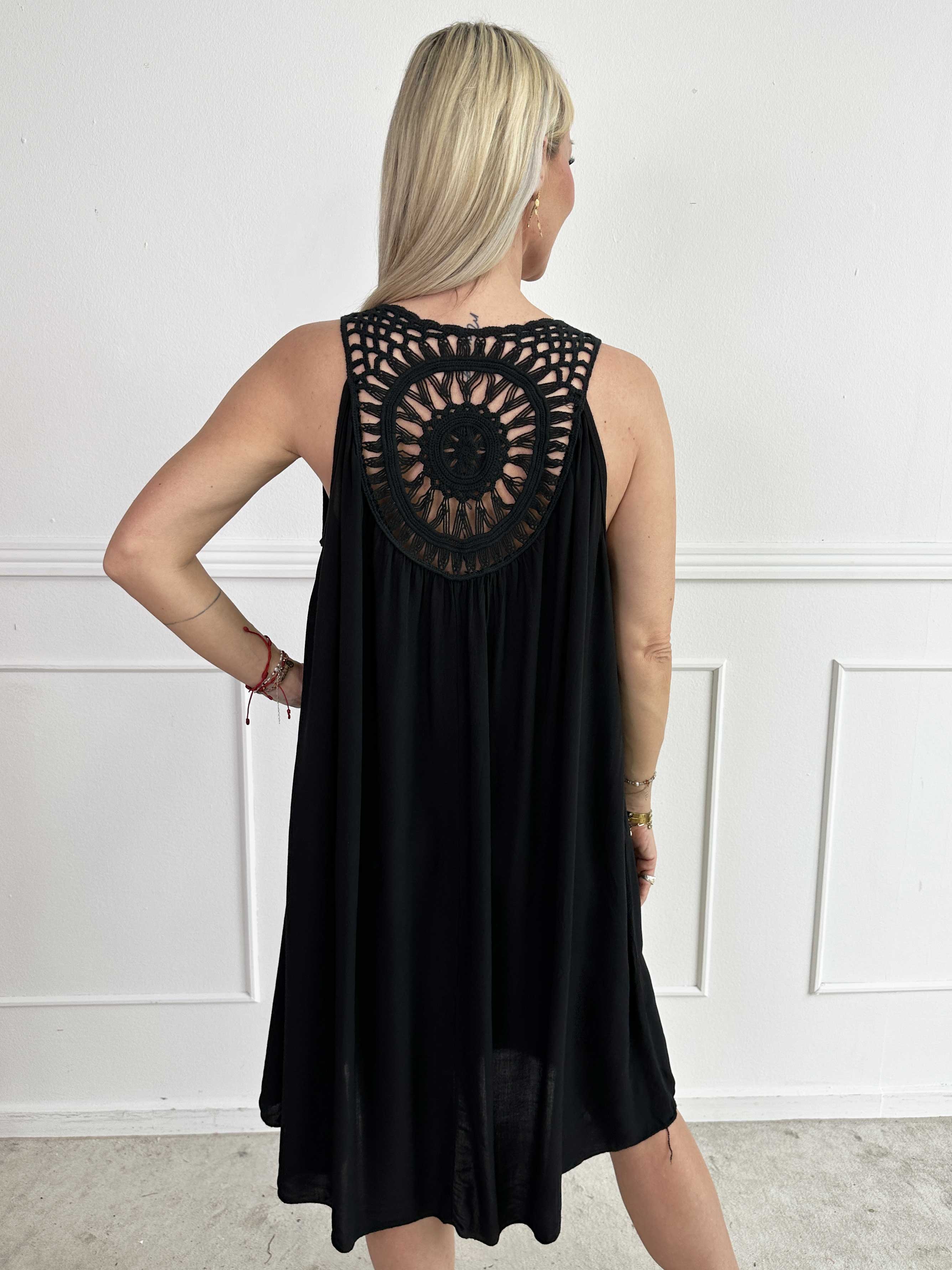 Medea - Simpel sommarklänning i viskos med broderad rygg