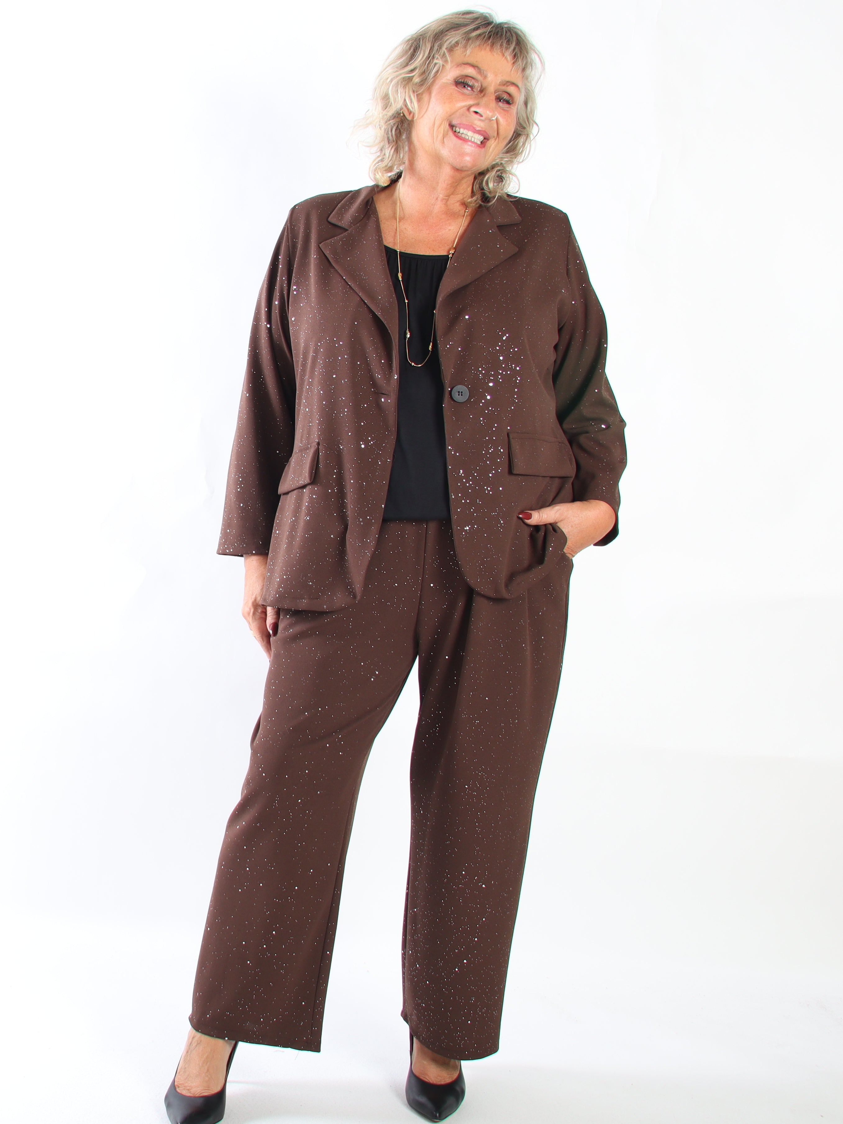 Medea Pants - Eleganta byxor i plus size med fint glitterdamm som ger en exklusiv look