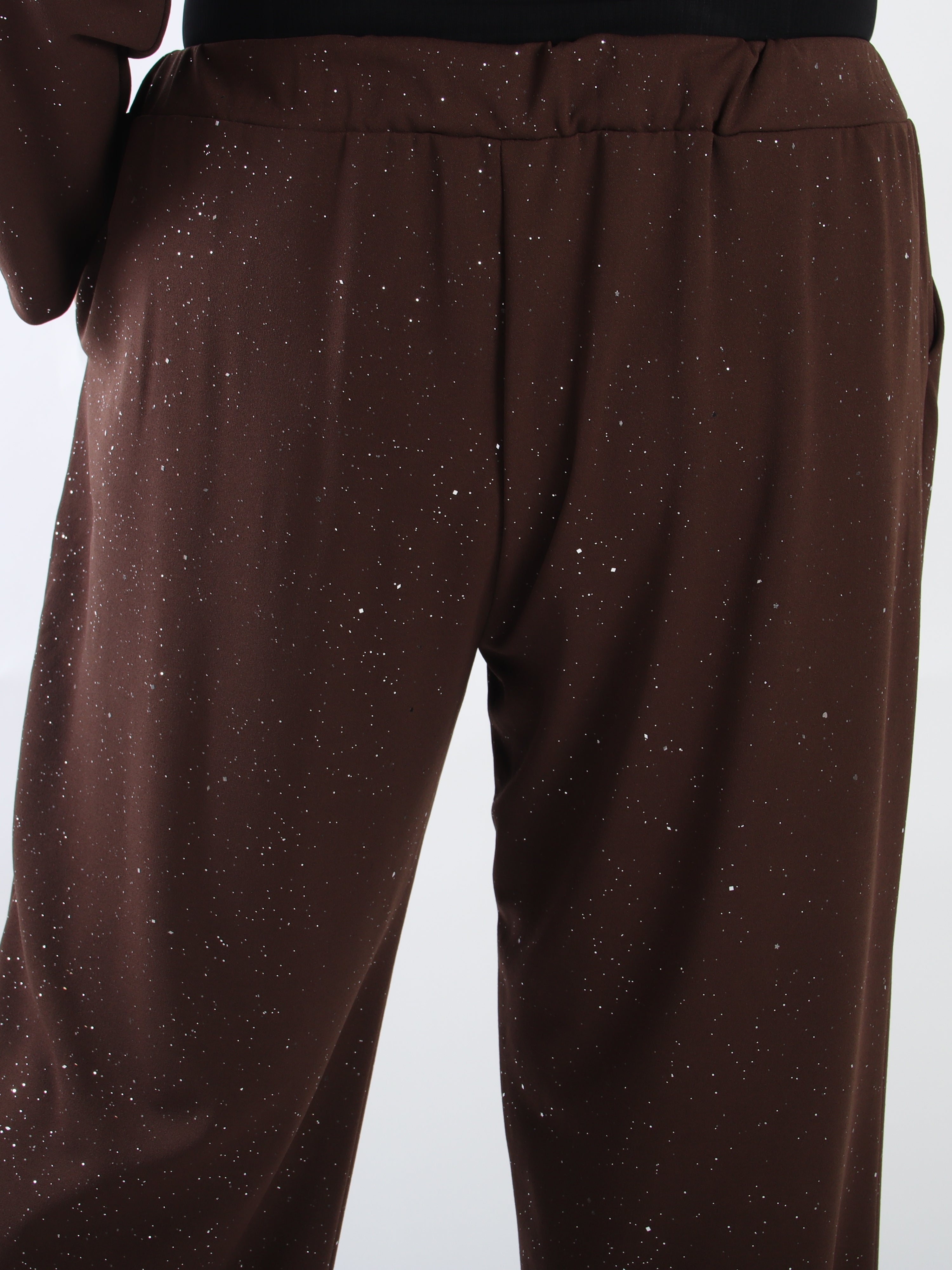 Medea Pants - Eleganta byxor i plus size med fint glitterdamm som ger en exklusiv look