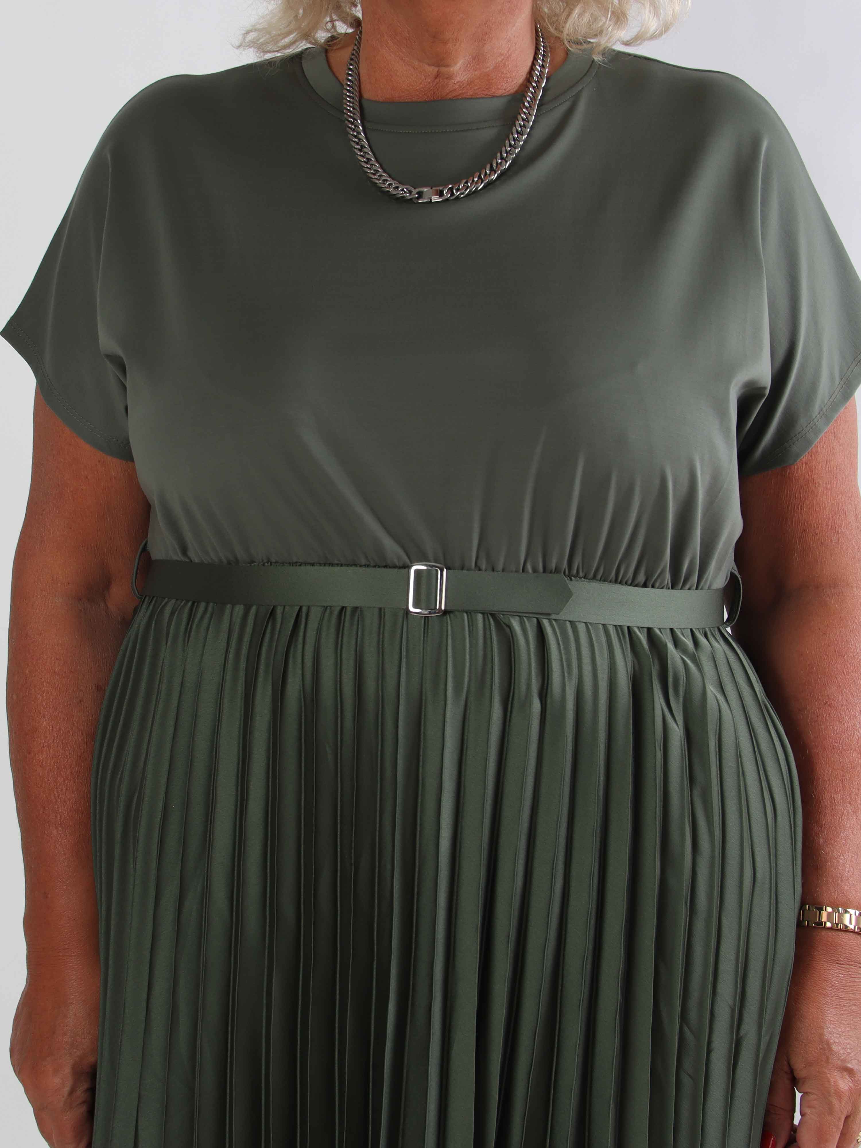 Melaina - Lang plus size kjole med plisseret skørt