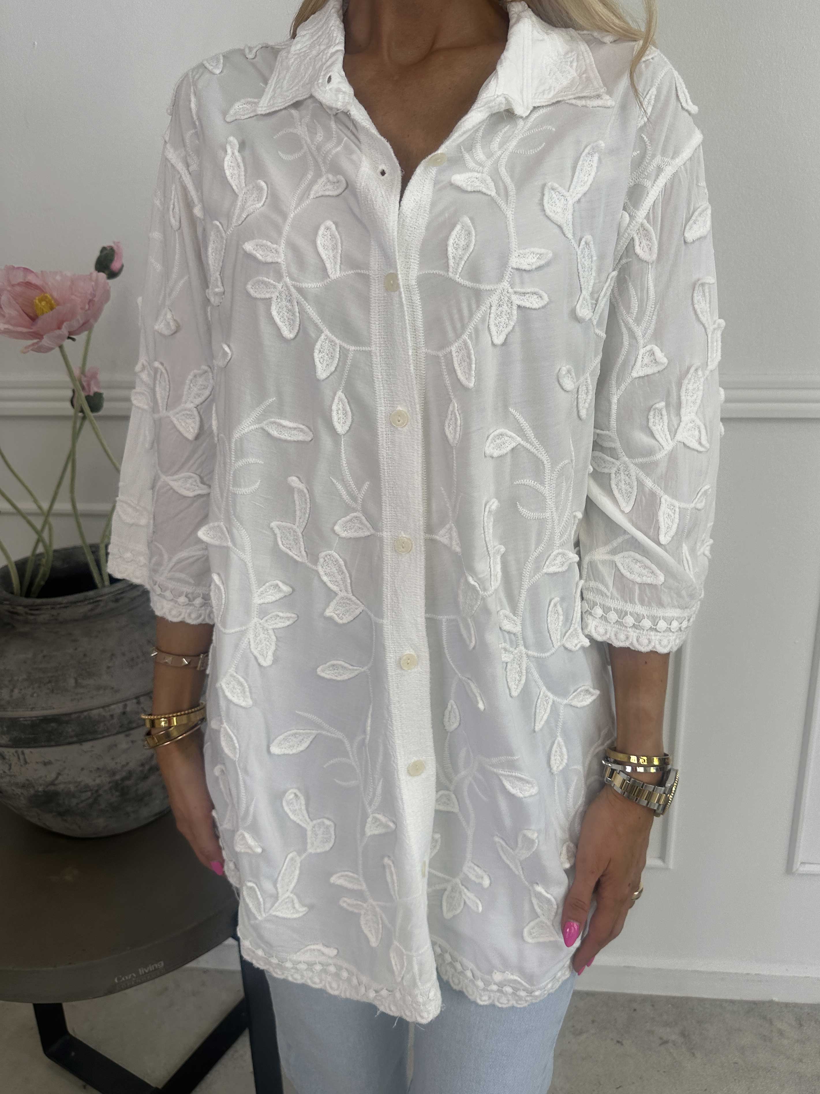 Mette - Skjorta i mjuk bomull med fina bladmotiv