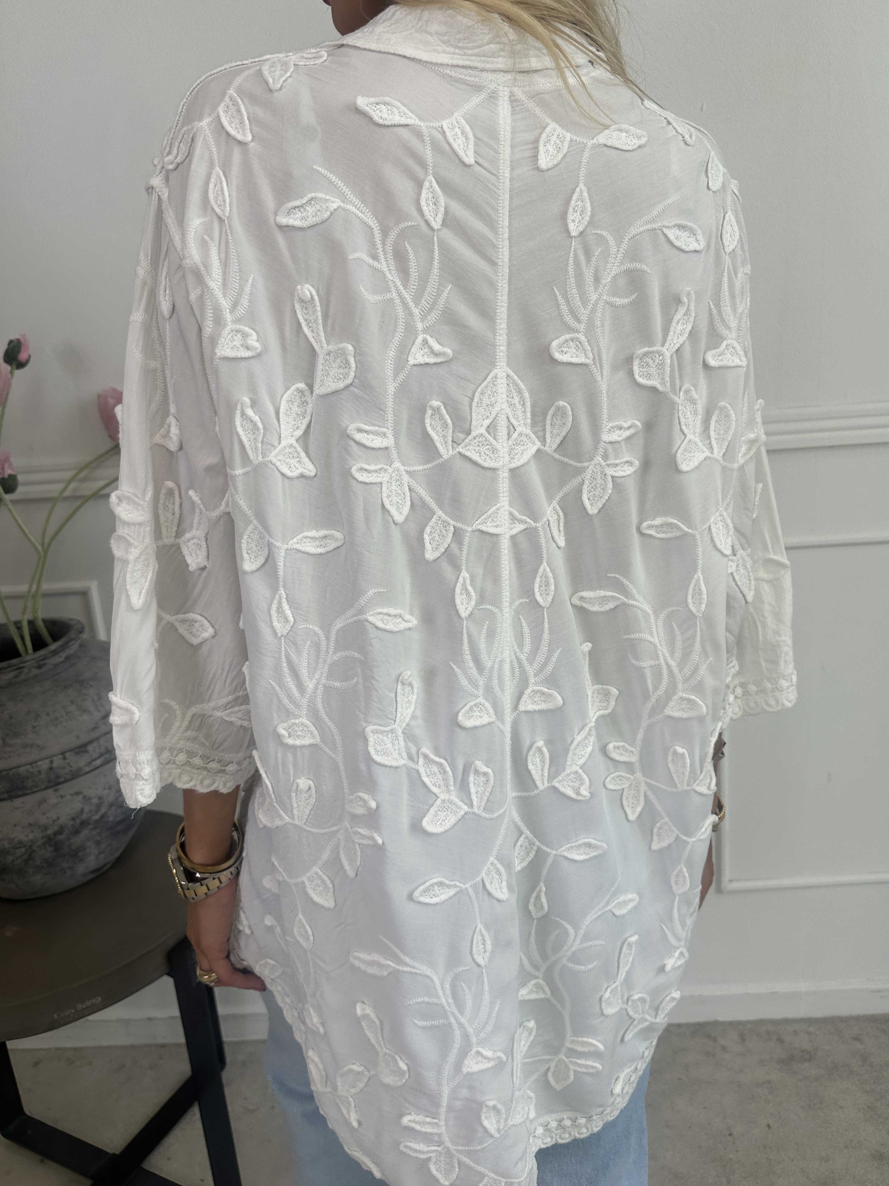 Mette - Skjorta i mjuk bomull med fina bladmotiv