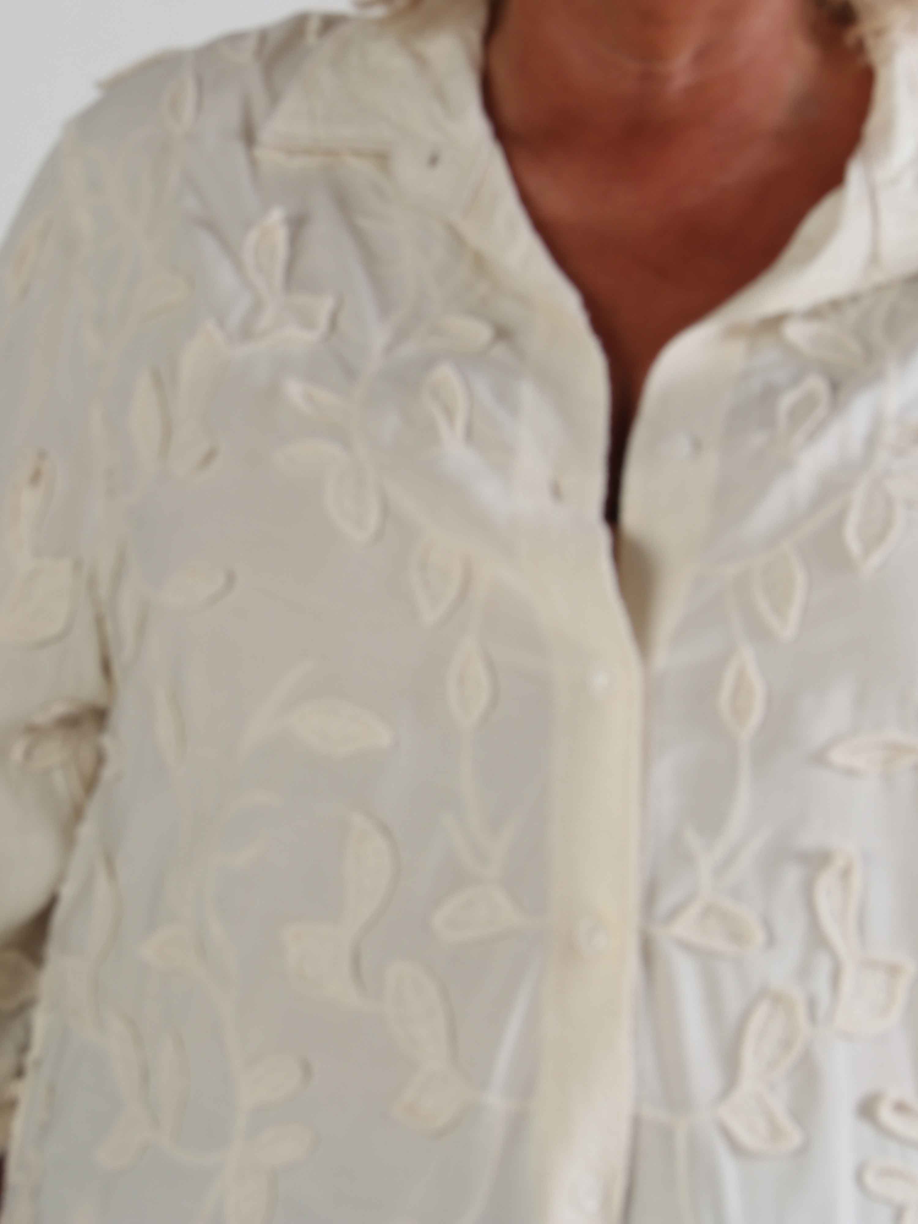 Mette - Plus size skjorta i mjuk bomull med bladmotiv