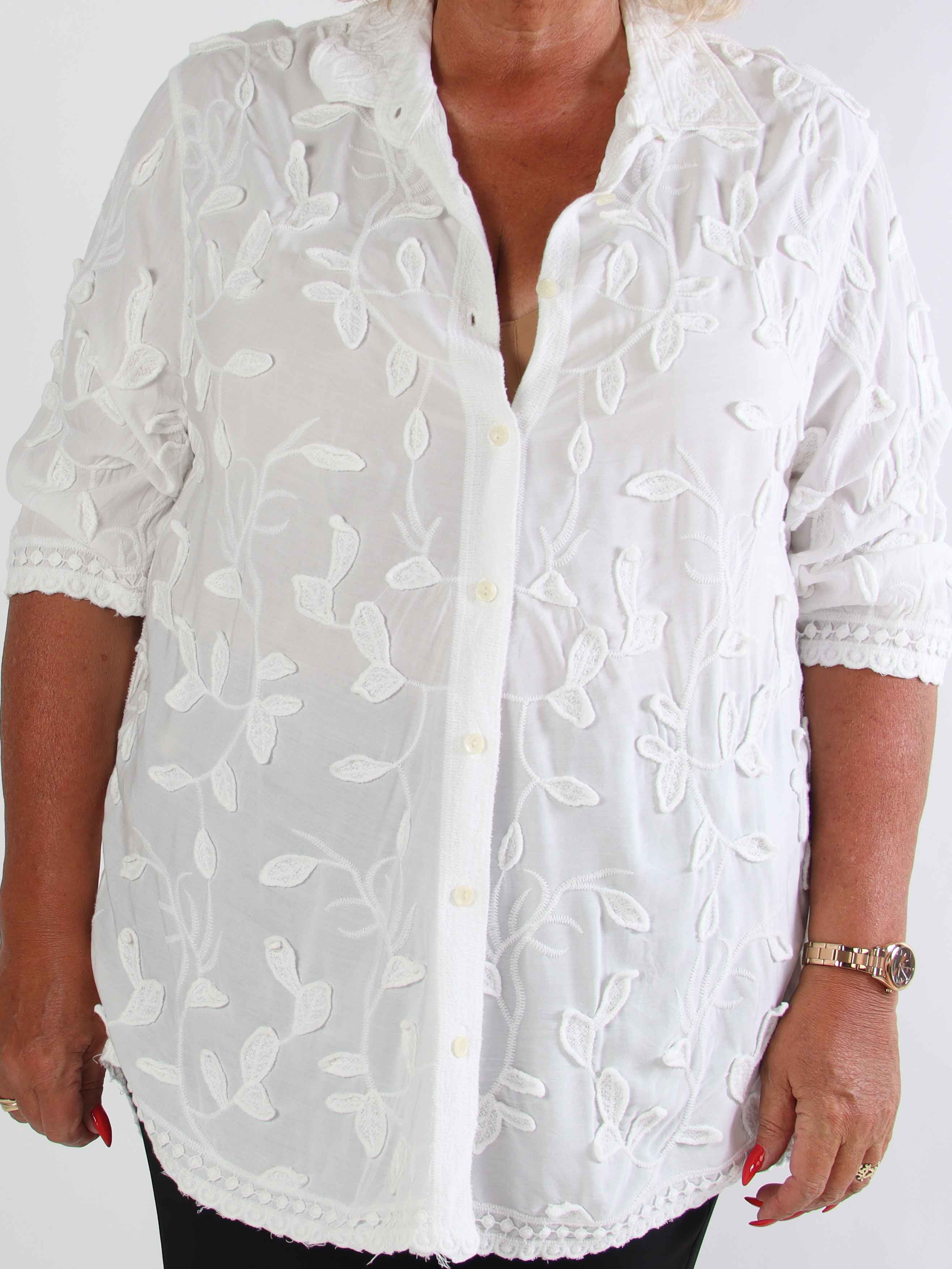 Mette - Plus size skjorta i mjuk bomull med bladmotiv