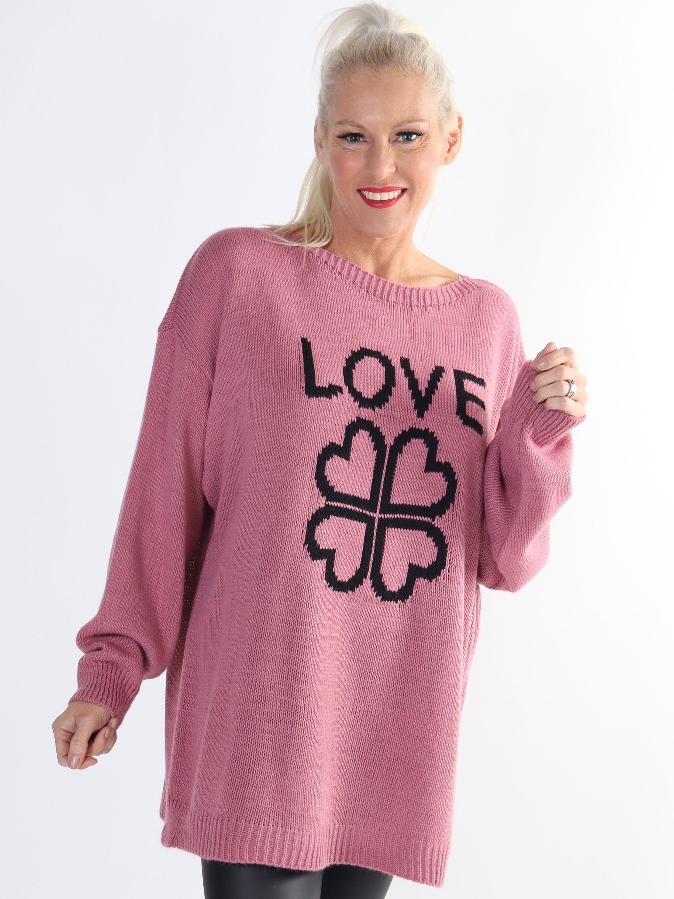 Mia - Stickad blus med fyrklöver i plus size-modell