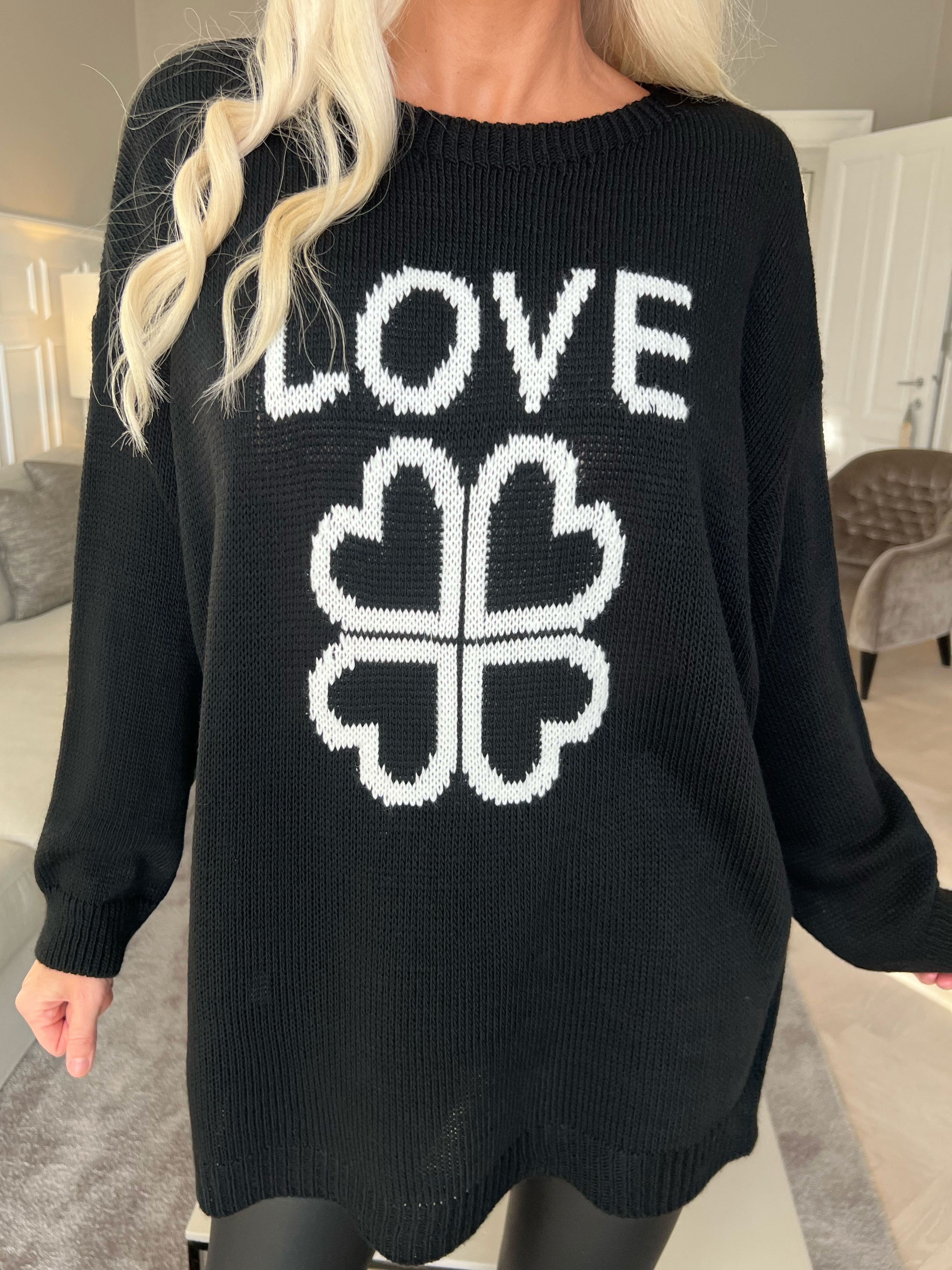 Mia - Stickad blus med fyrklövermotiv