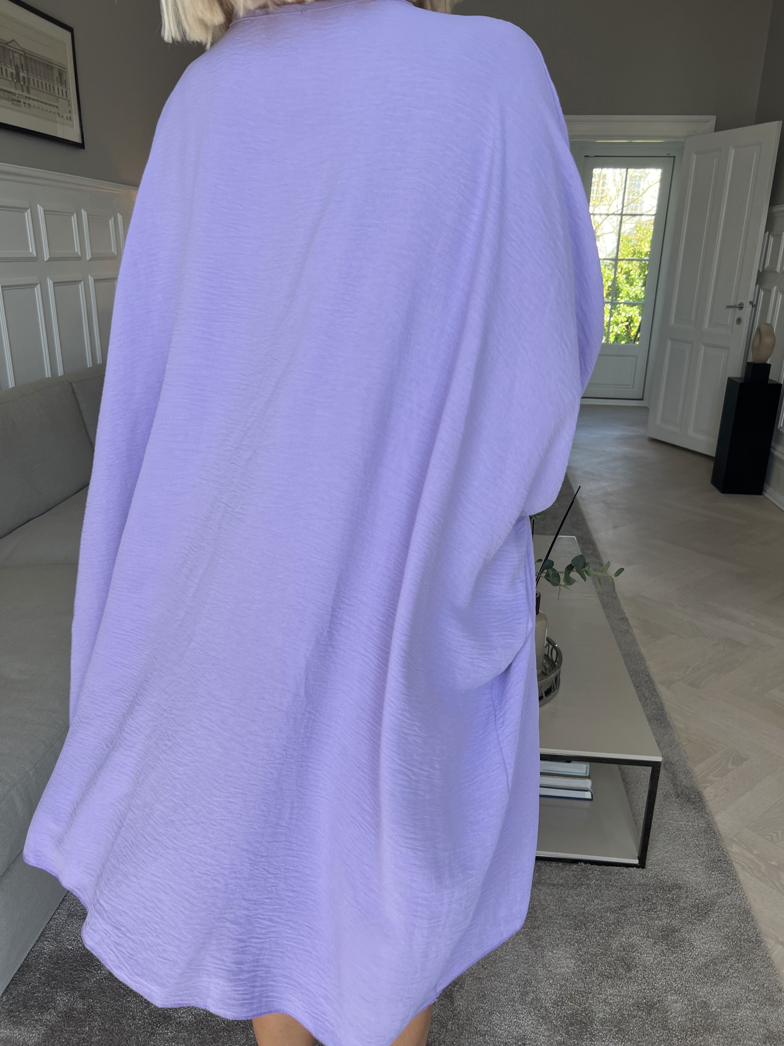 Mika - Oversize klänning i viskos med motiv framtill