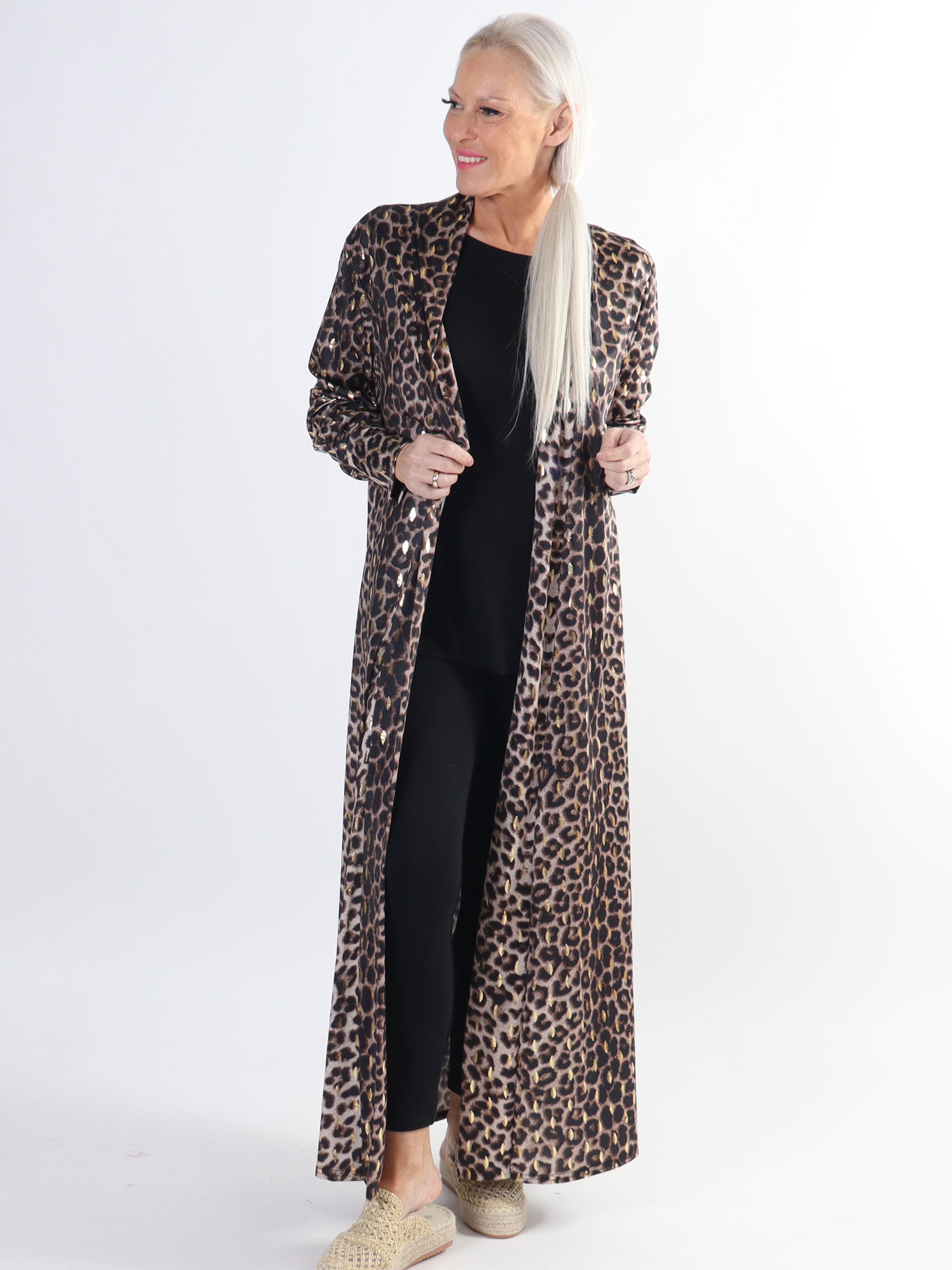 Mikkala Animal - Elastisk plus size kofta med tryck