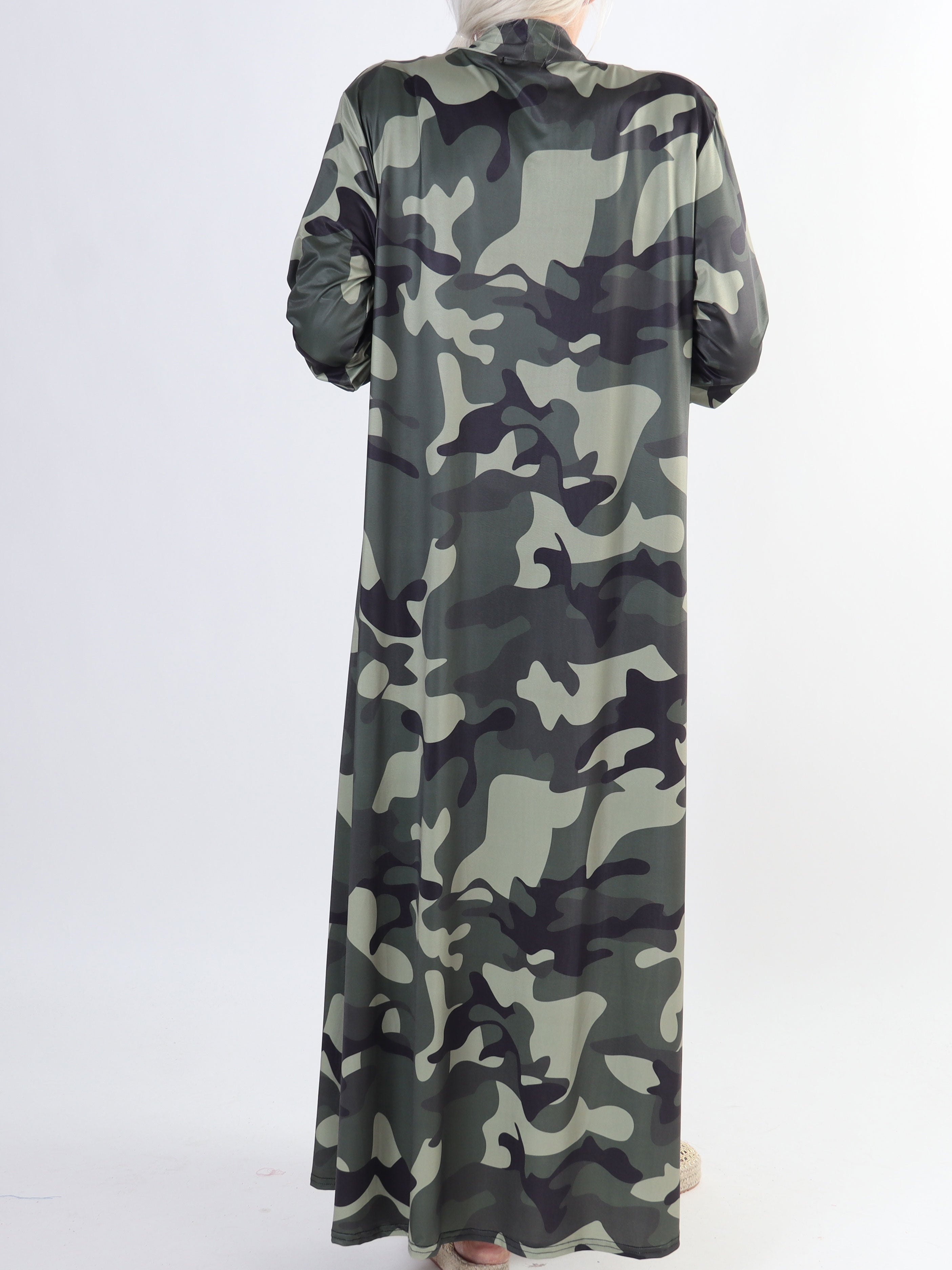 Mikkala Camo - Elastisk plus size kofta med tryck