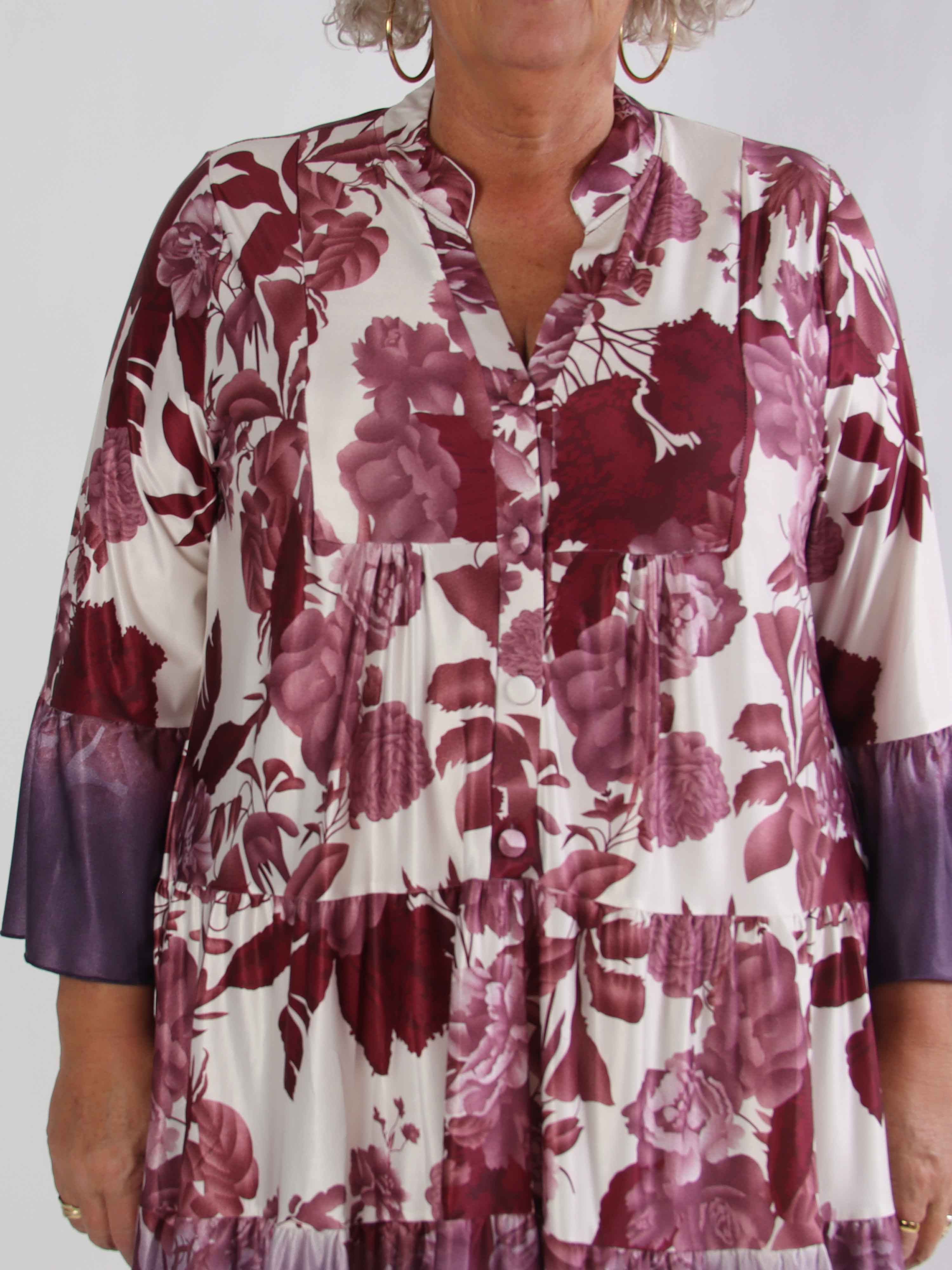 Milania Flower - Elastisk blomstret plus size kjole med flæselag