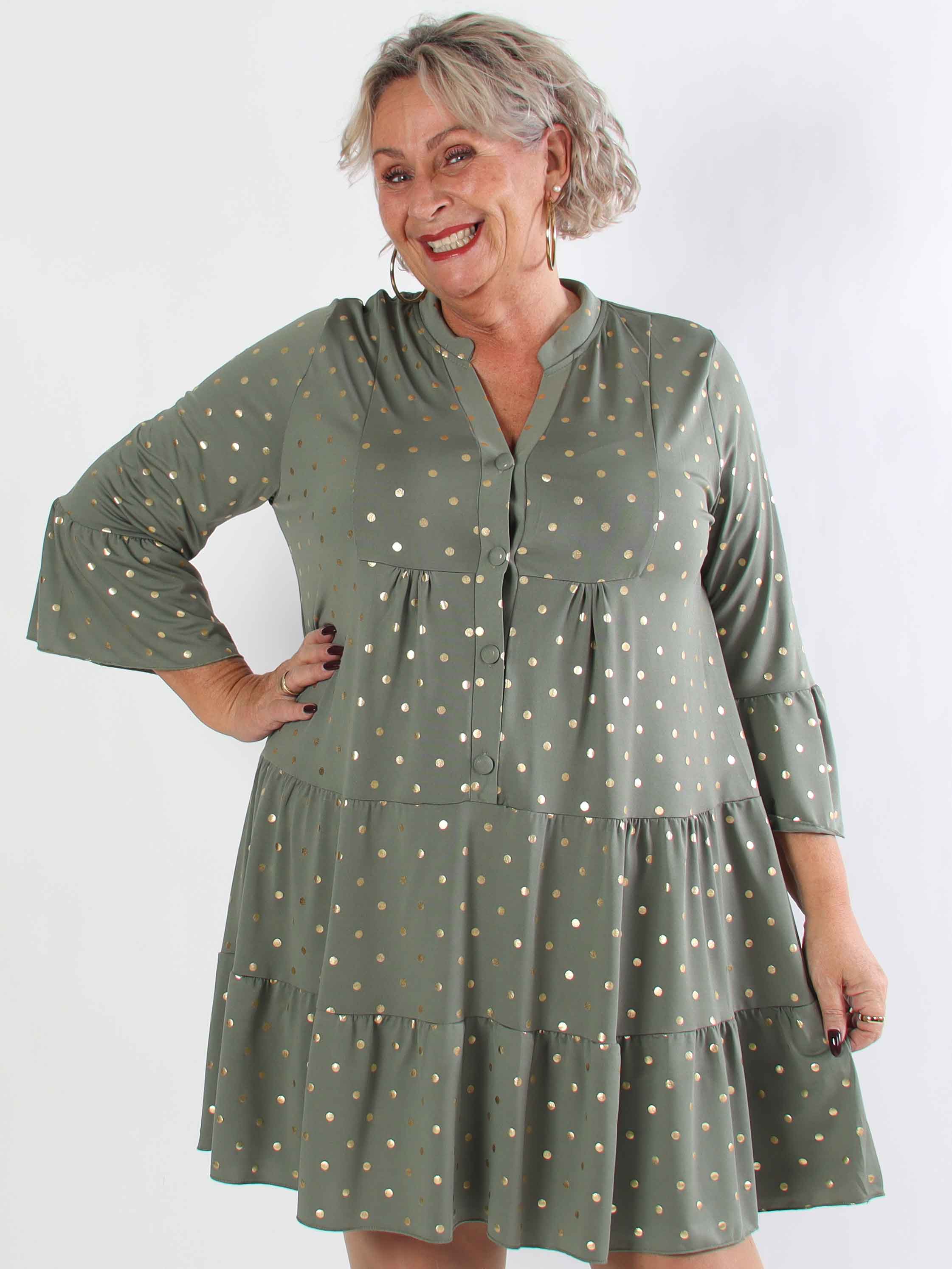 Milania Dot - Elastisk plus size kjole med guld prikker og flæselag