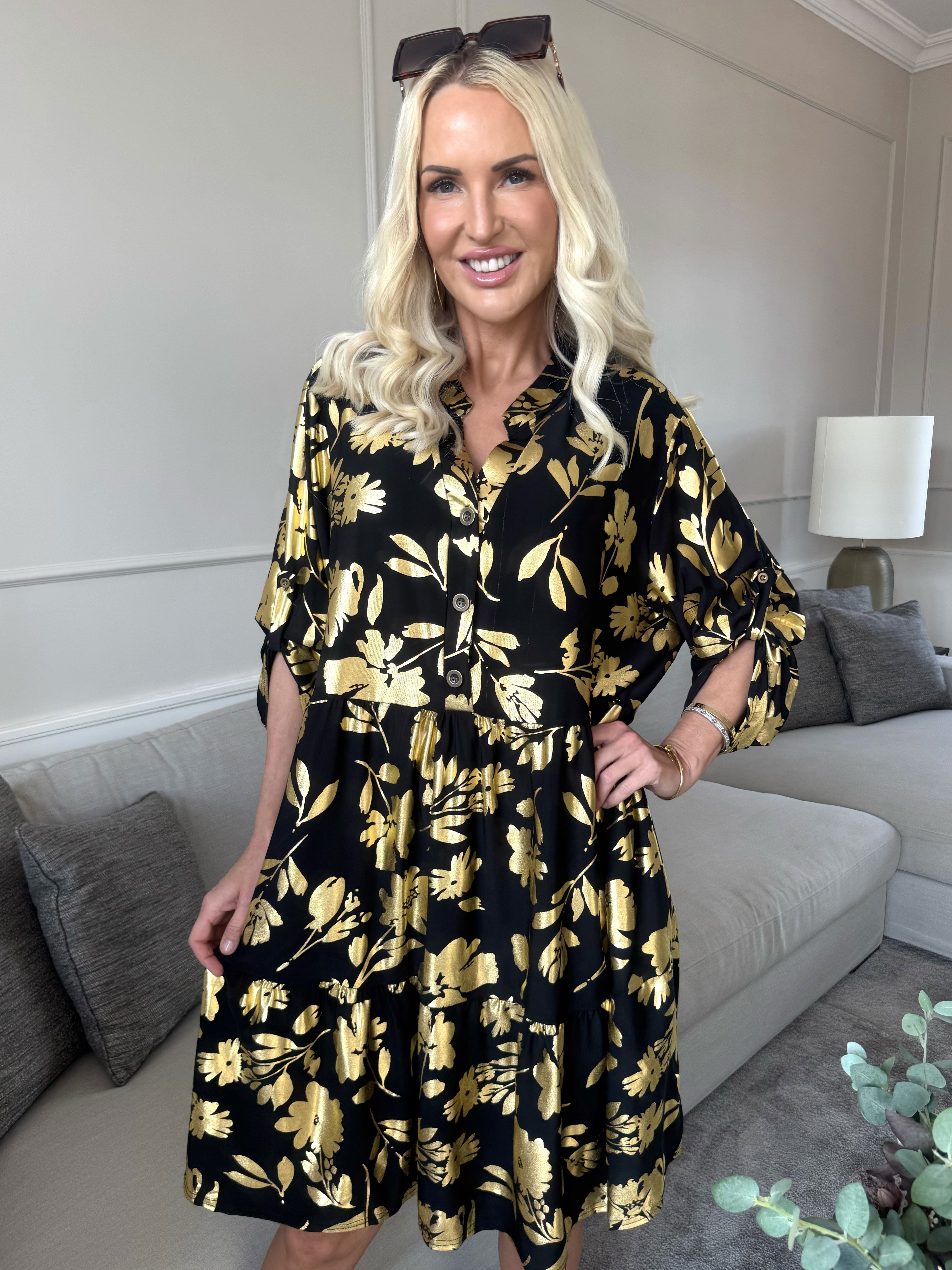 Milano Gold Flower Midi - Klänning med guldblad och lager-på-lager-look