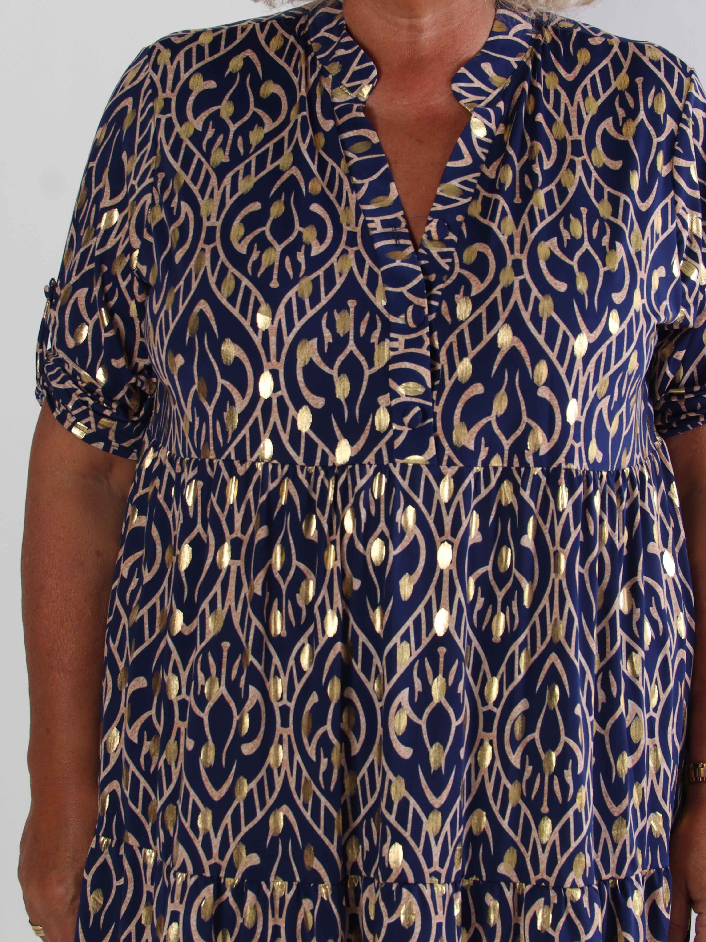 Milano Boho Midi - Mönstrad plus size klänning med guldfärgade prickar och lager-på-lager-look