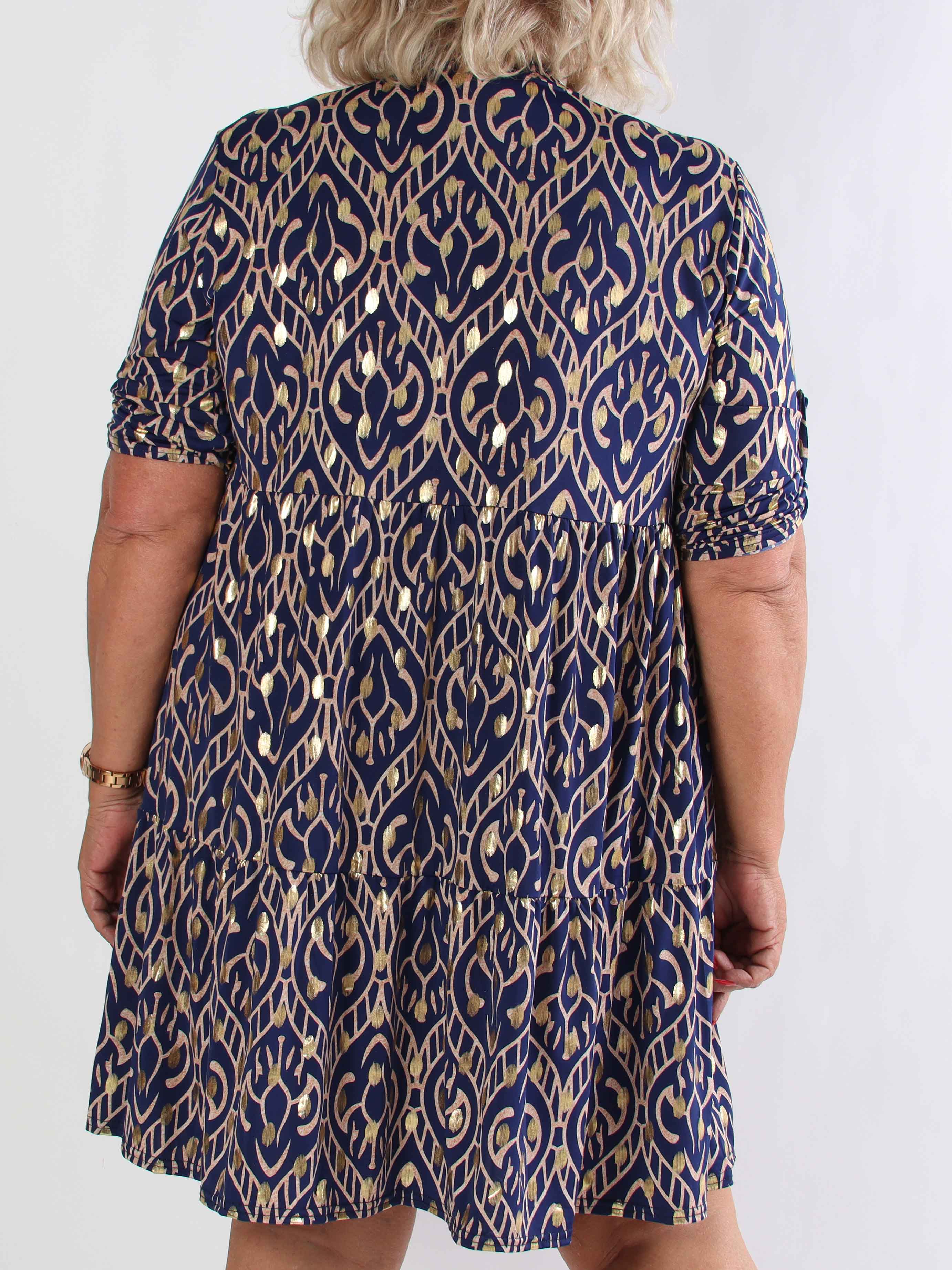 Milano Boho Midi - Mönstrad plus size klänning med guldfärgade prickar och lager-på-lager-look