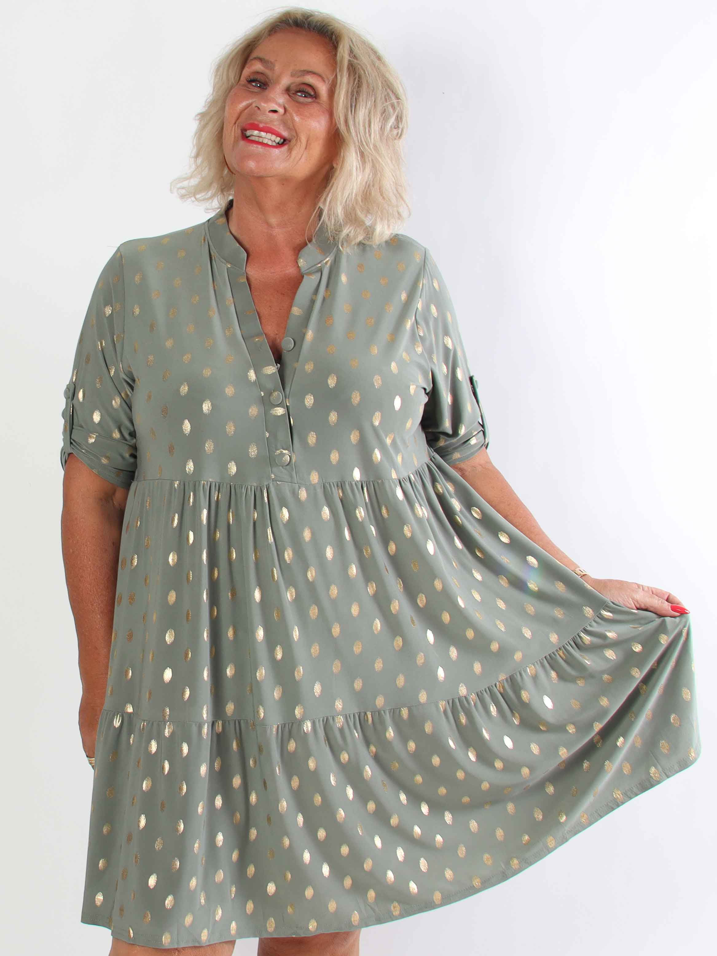 Milano Gold Midi - Plus size klänning med guldiga prickar och lager på lager look