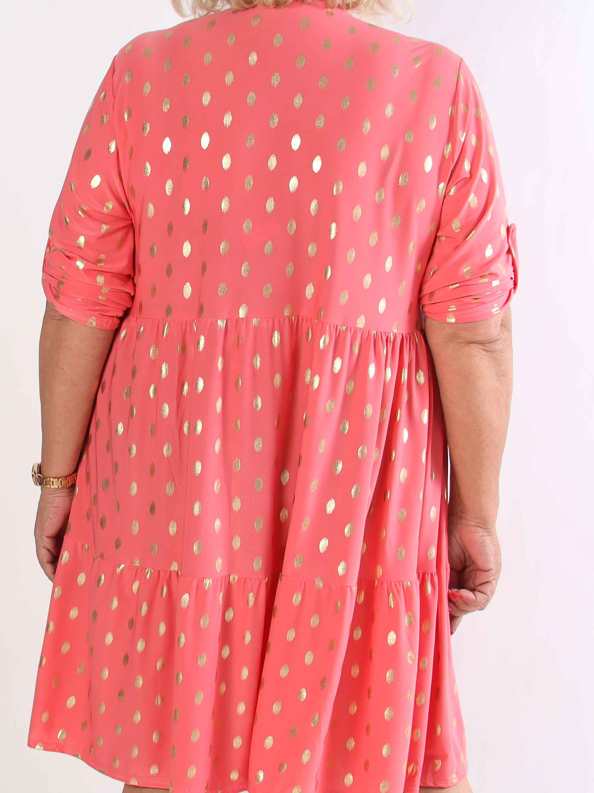 Milano Gold Midi - Plus size klänning med guldiga prickar och lager på lager look