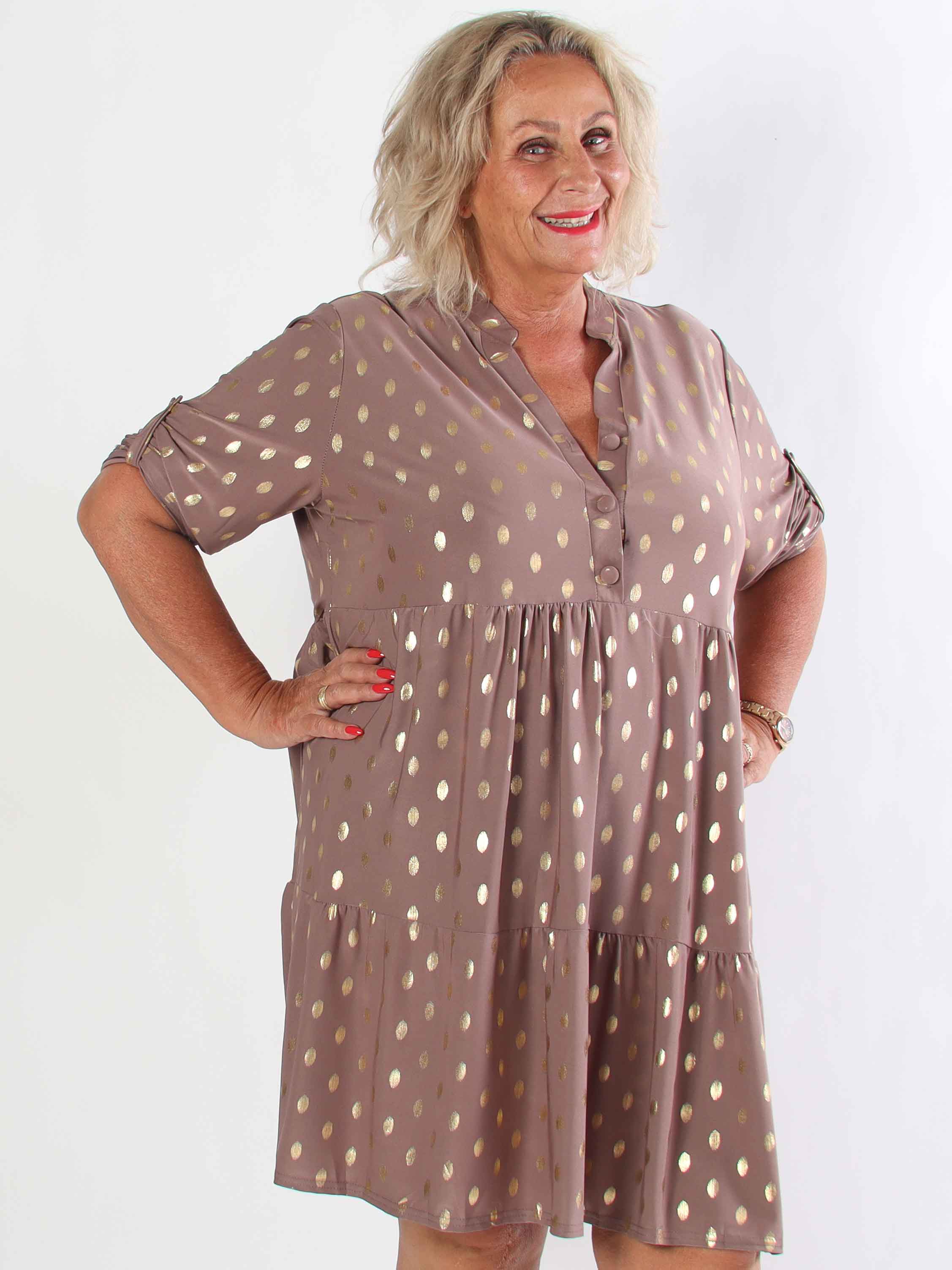 Milano Gold Midi - Plus size klänning med guldiga prickar och lager på lager look