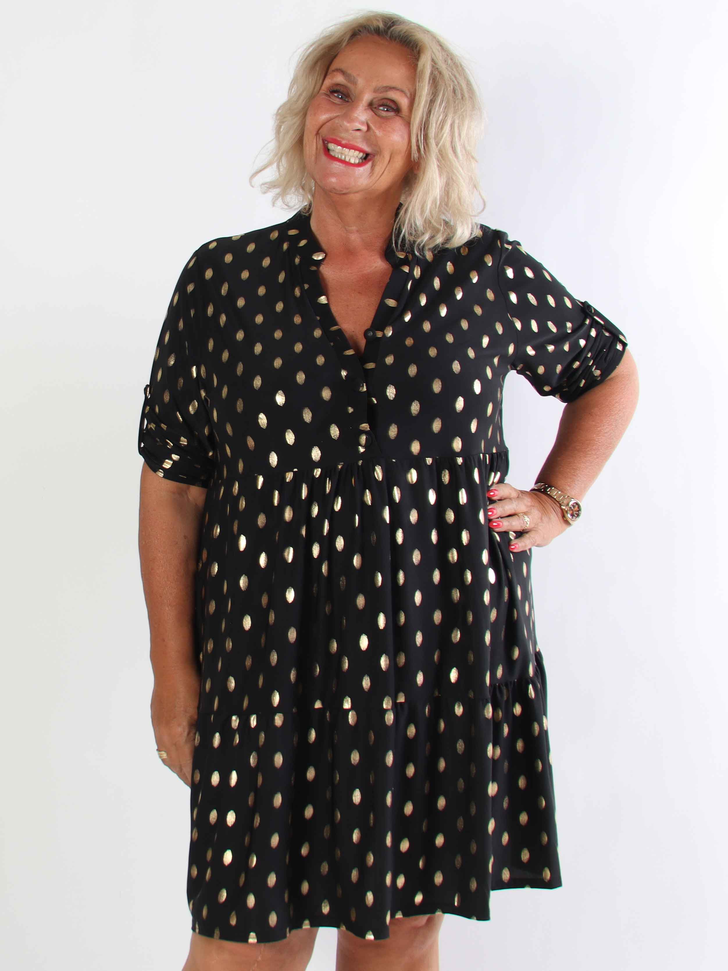 Milano Gold Midi - Plus size klänning med guldiga prickar och lager på lager look