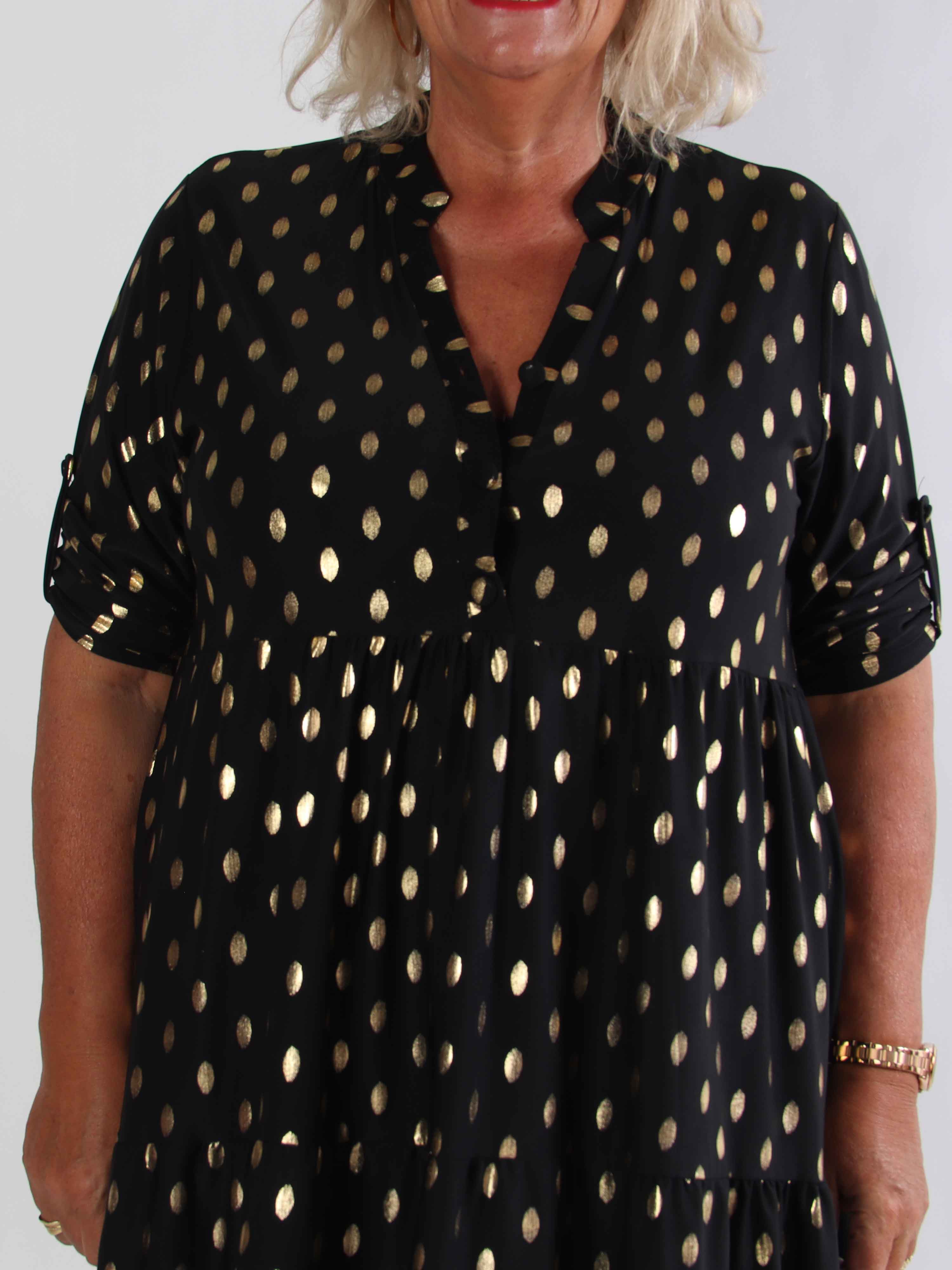 Milano Gold Midi - Plus size klänning med guldiga prickar och lager på lager look