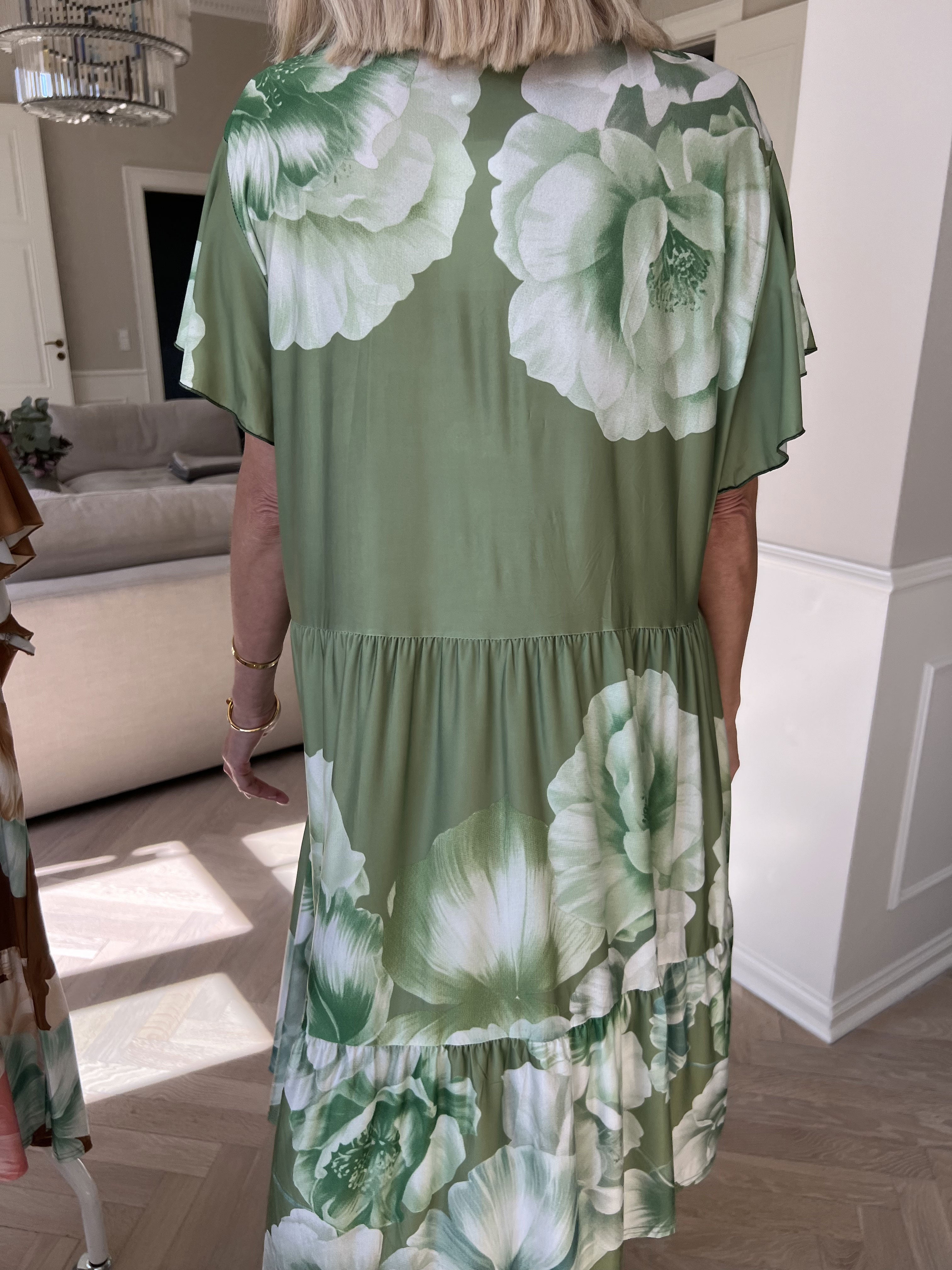 Milano Peony Midi S/S - Blommig klänning med lagerlook