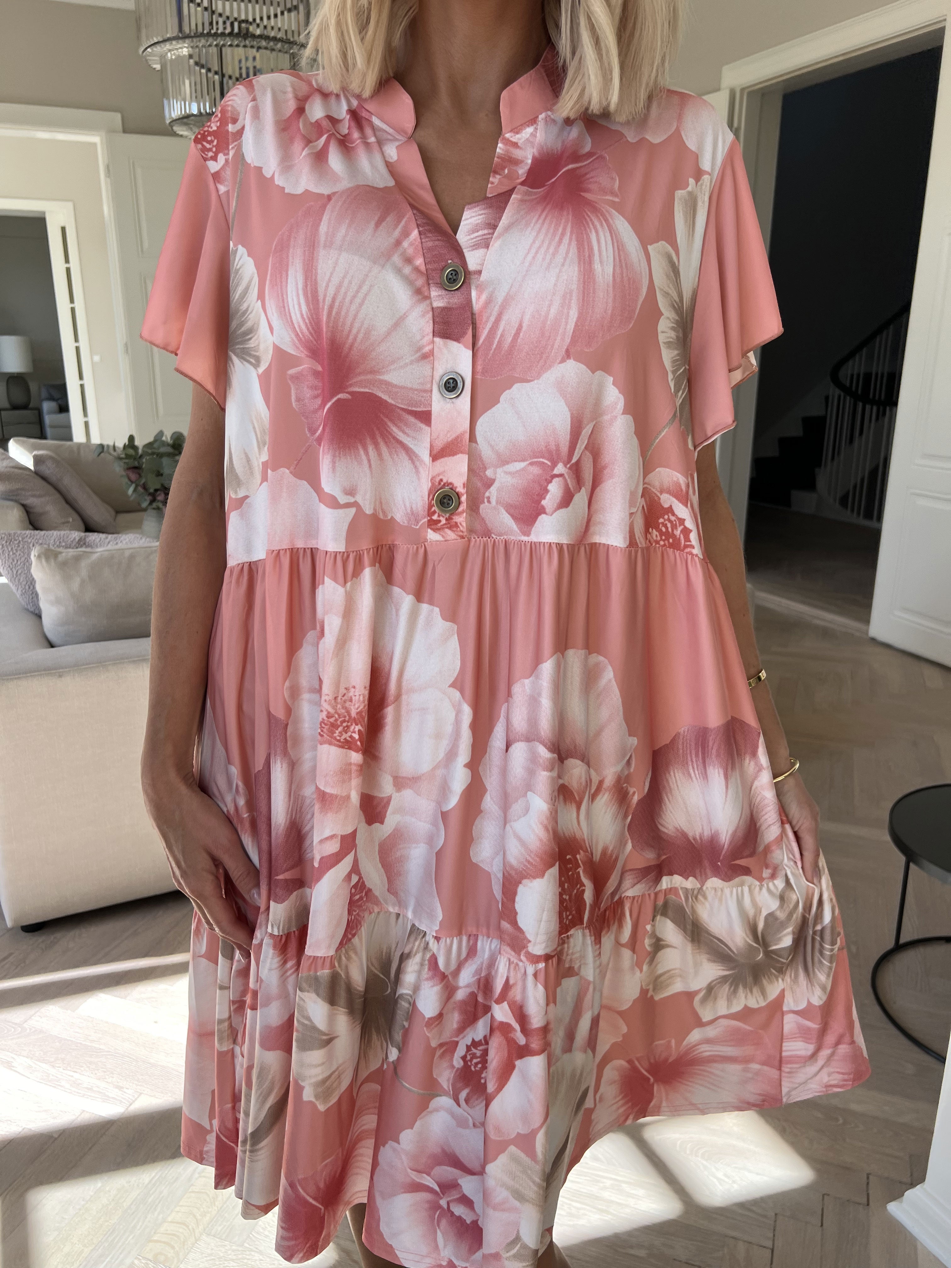 Milano Peony Midi S/S - Blommig klänning med lagerlook
