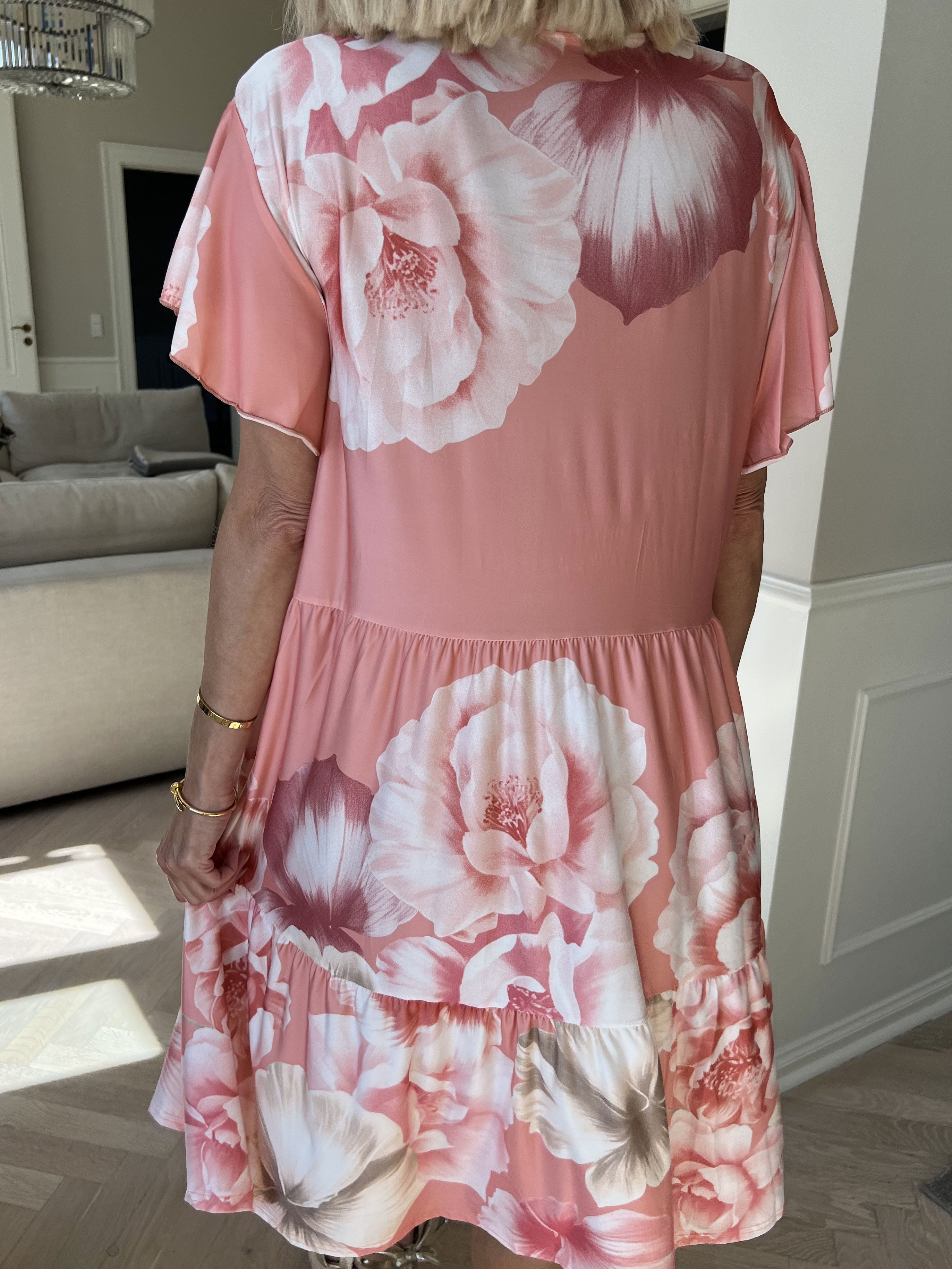 Milano Peony Midi S/S - Blommig klänning med lagerlook