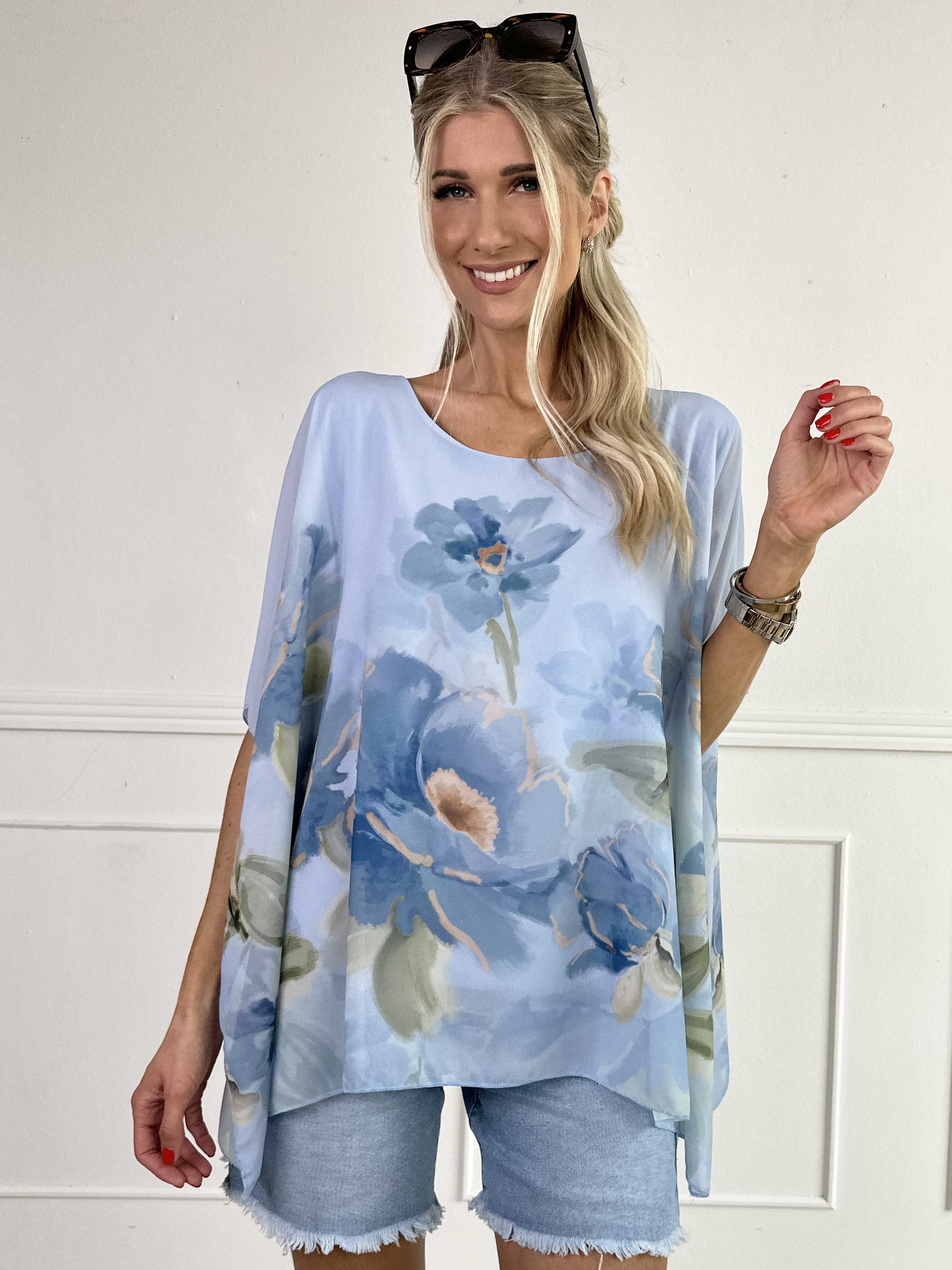 Mirabella Shirt - Söt tunika med löst chiffonglager med blommiga motiv