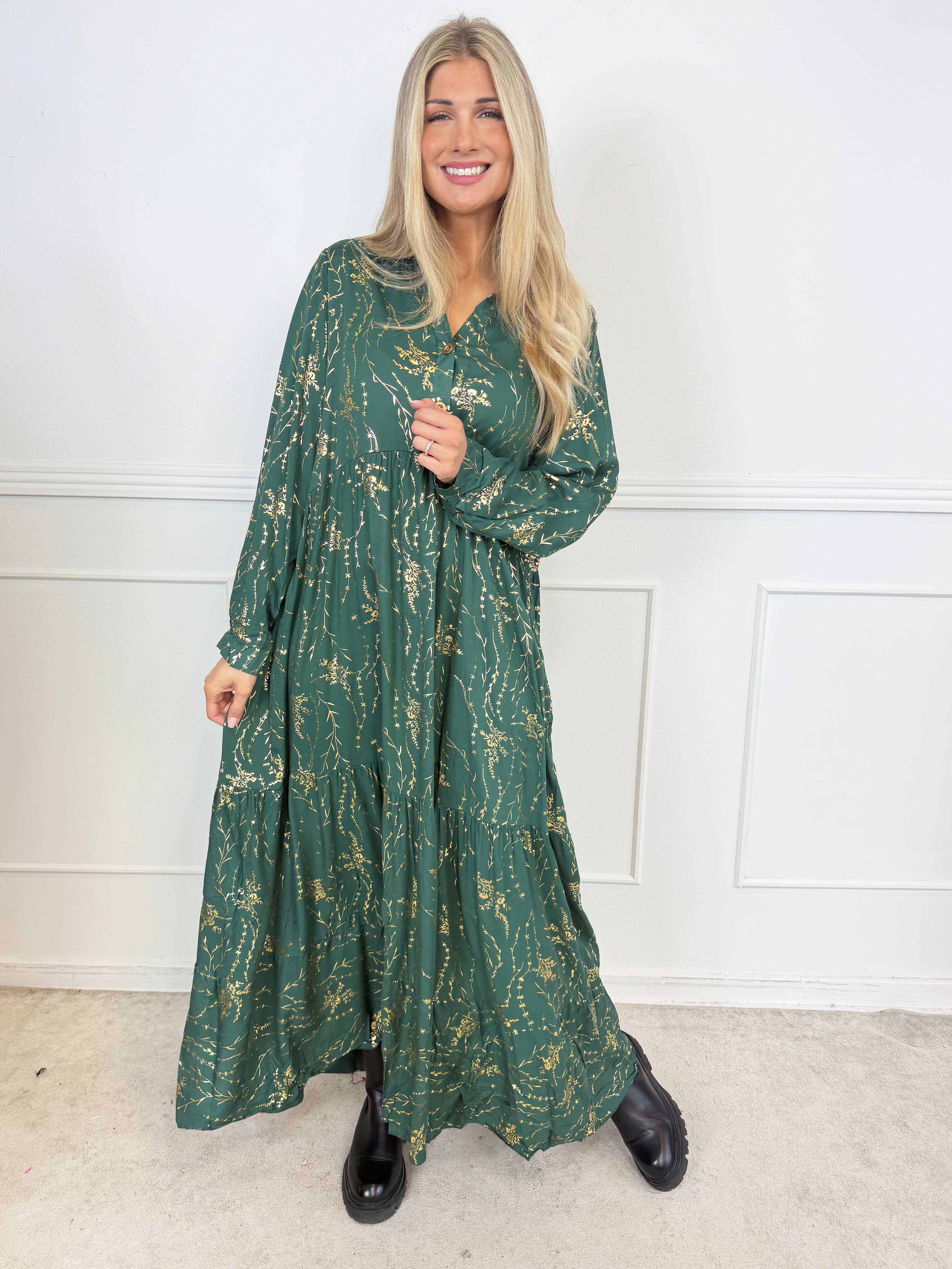 Mirabelle - Lång och elegant klänning i viskos med lager-på-lager-look och exklusivt guldtryck