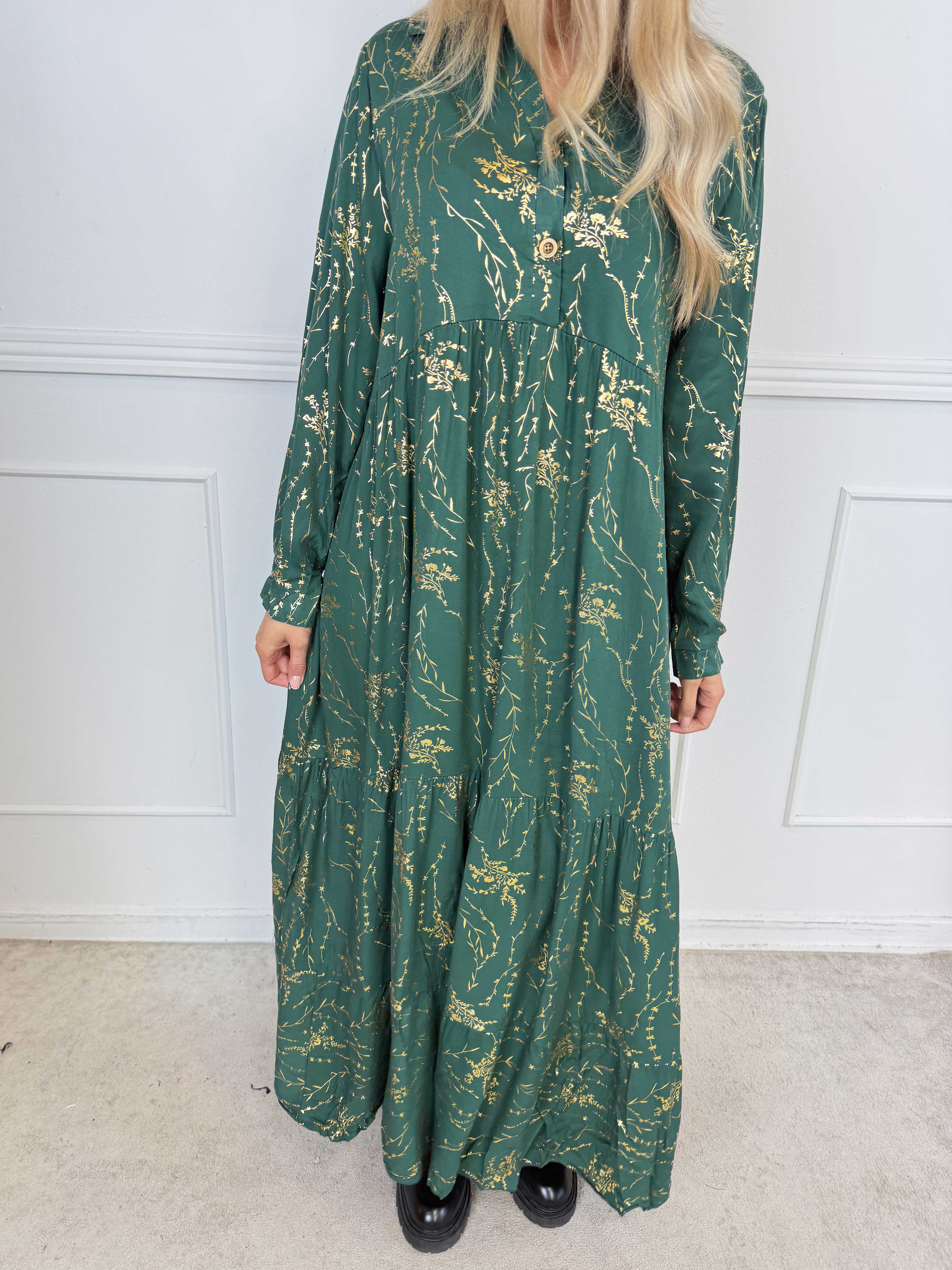 Mirabelle - Lång och elegant klänning i viskos med lager-på-lager-look och exklusivt guldtryck