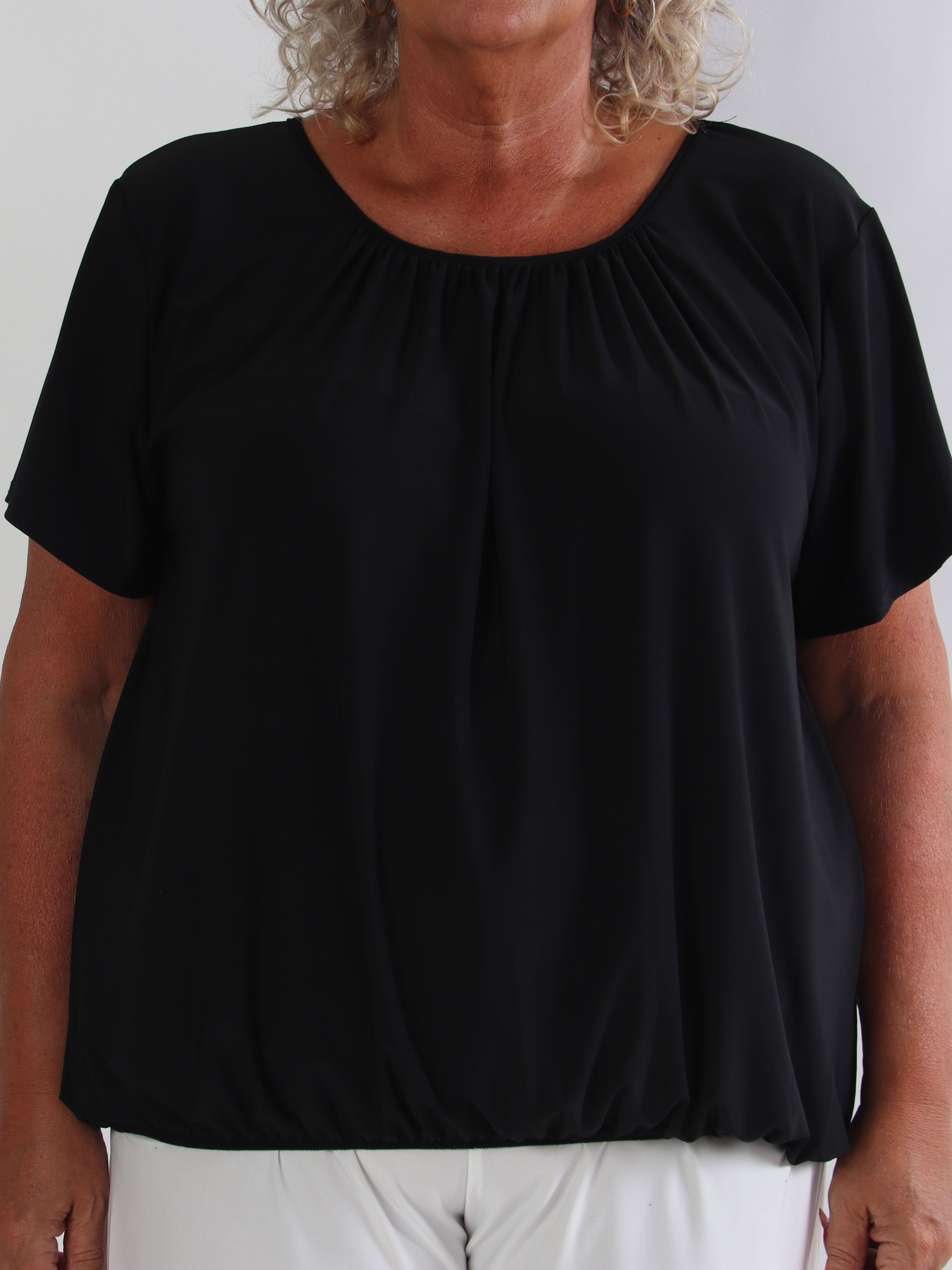 Miracle Basic – Den härligaste bas plus size t-shirten med elastisk nederkant