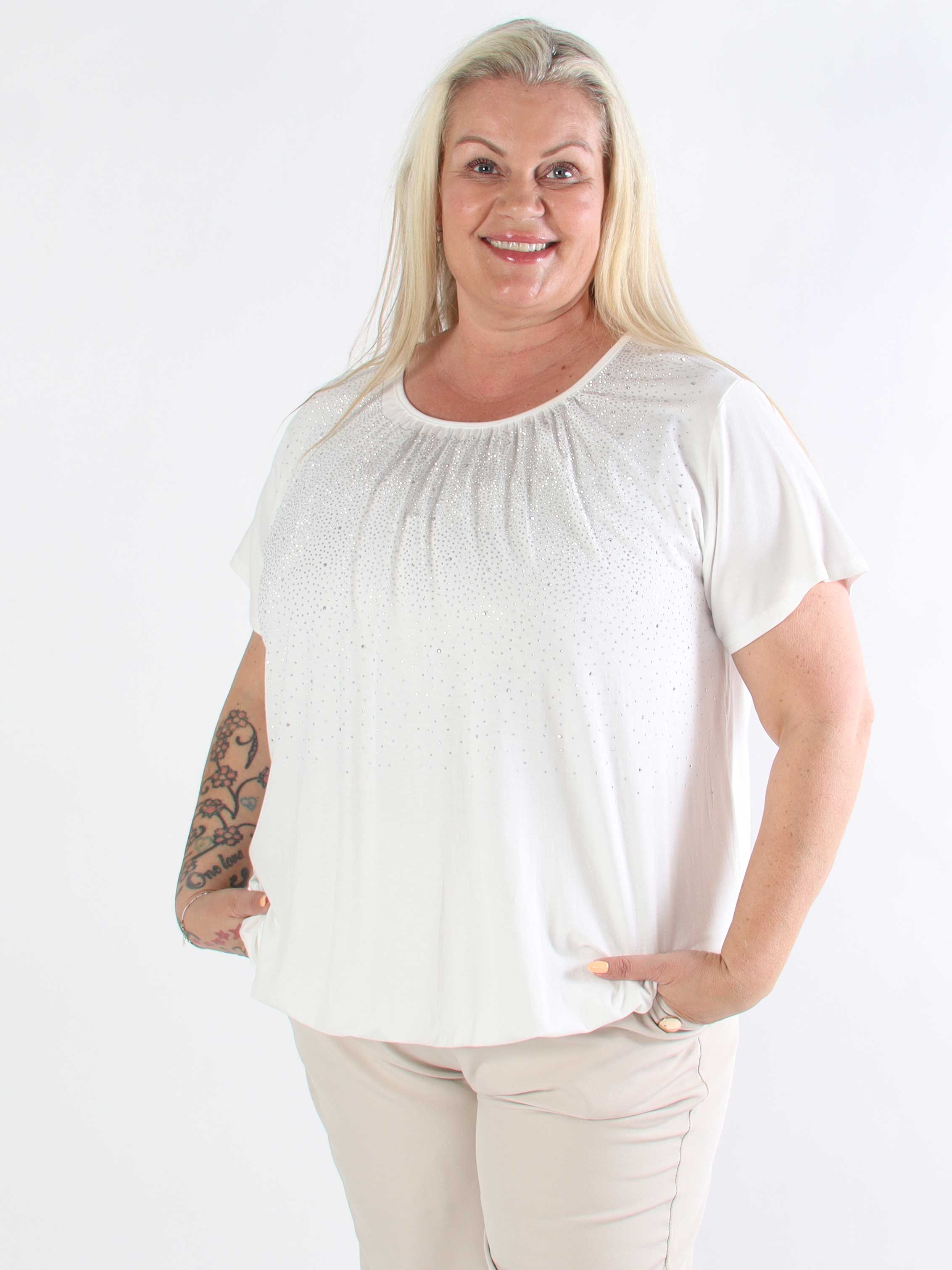 Miracle Crystal T-shirt - Mjuk plus size blus i viskos med strass
