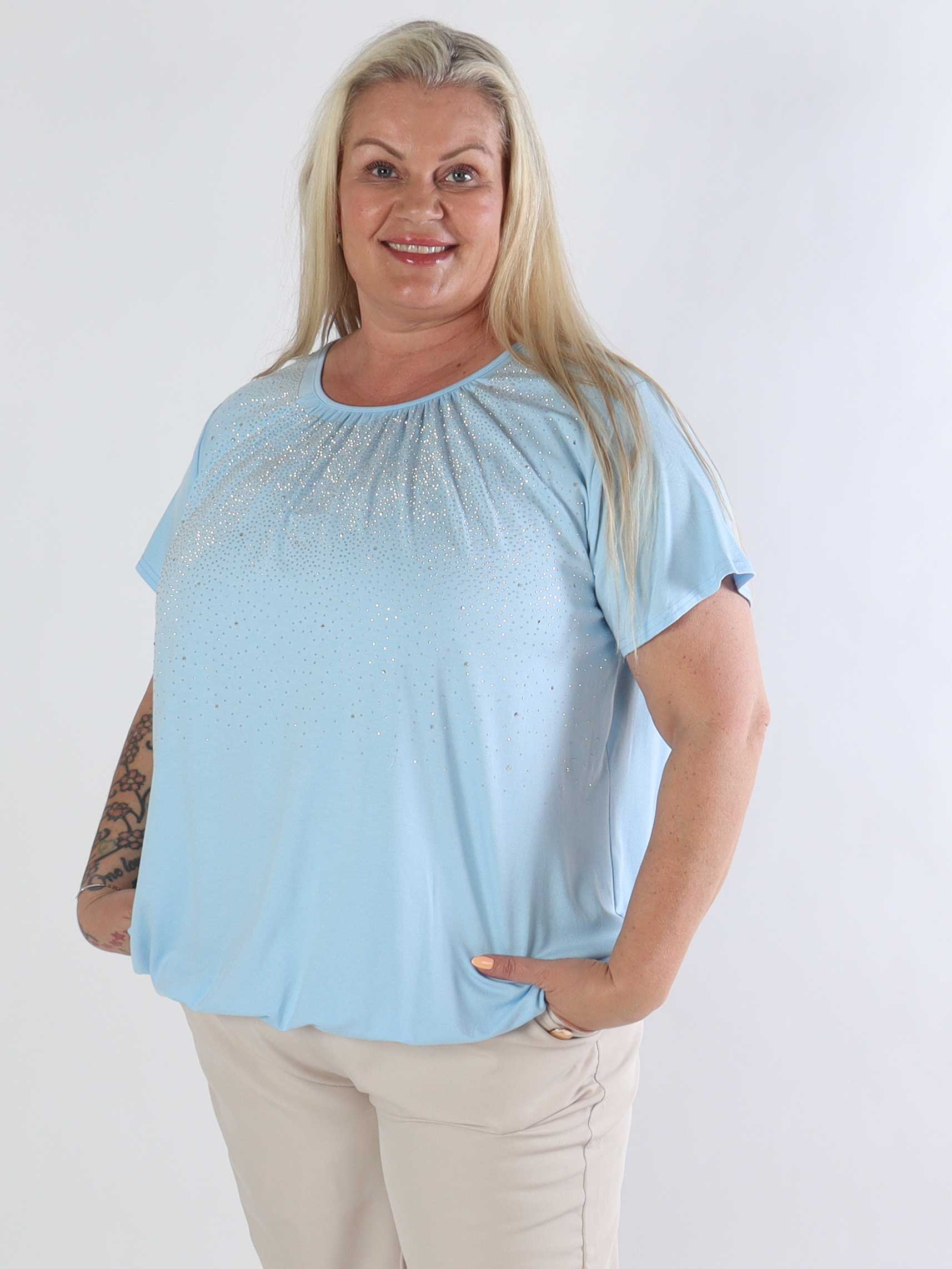 Miracle Crystal T-shirt - Mjuk plus size blus i viskos med strass